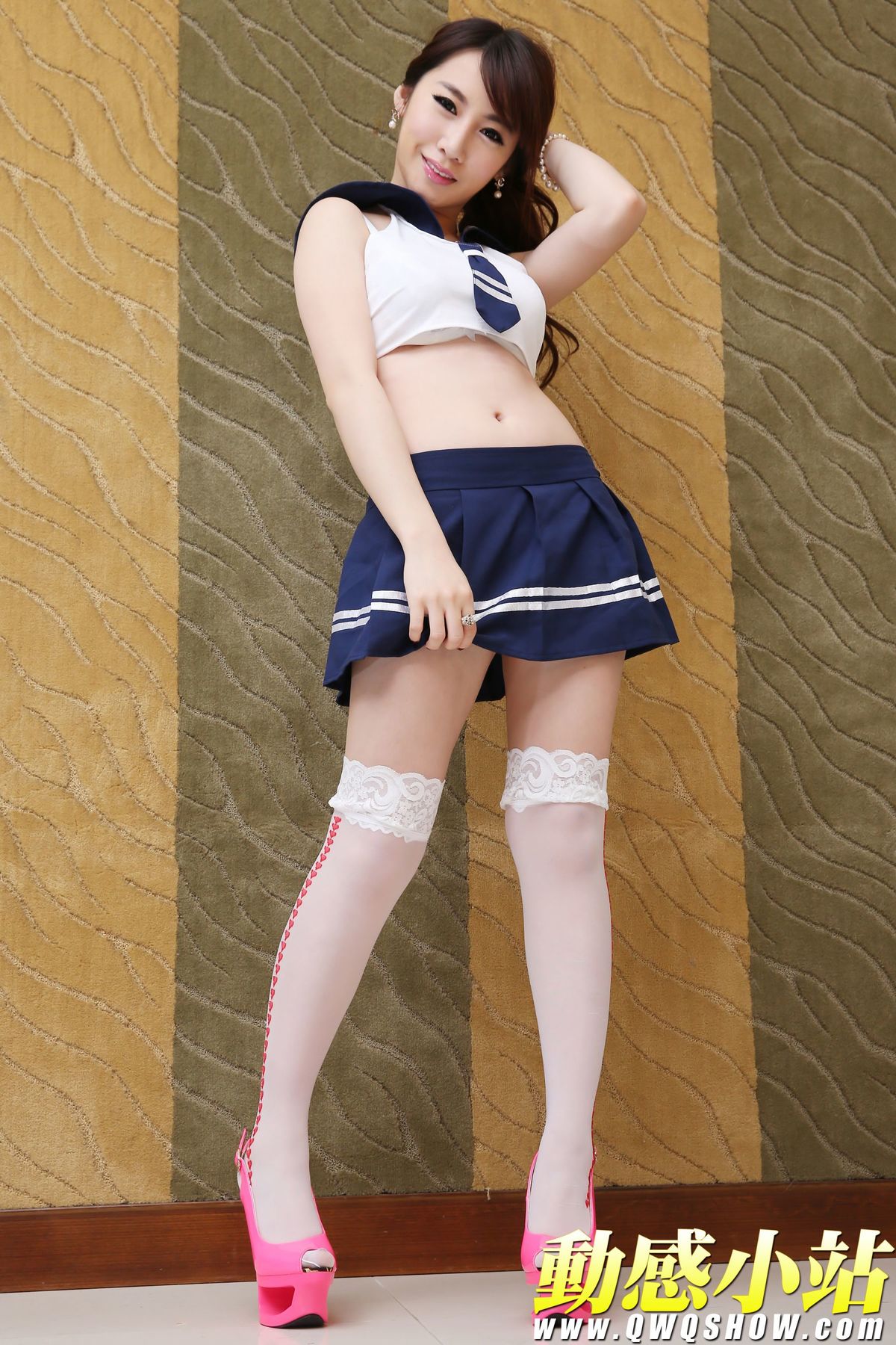 美女关关图片