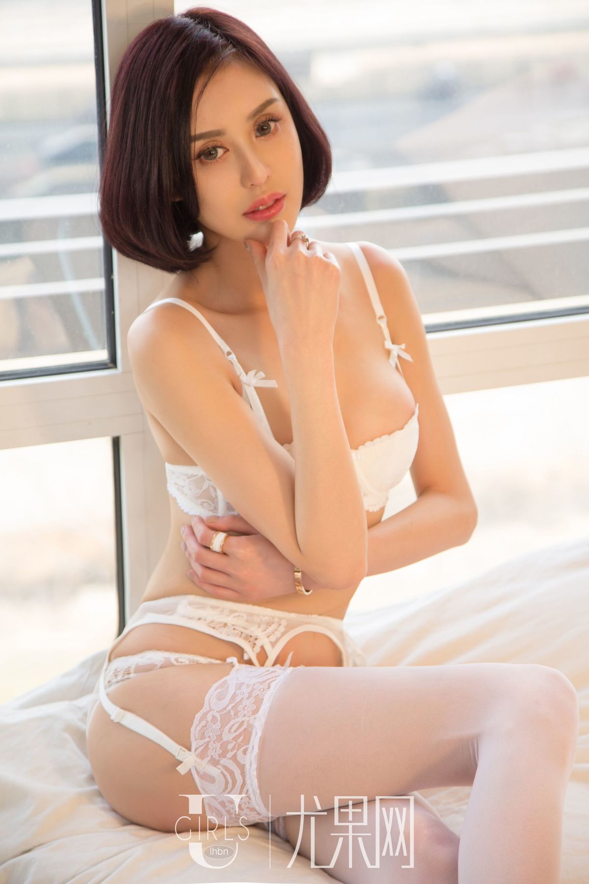 美女沐伊图片