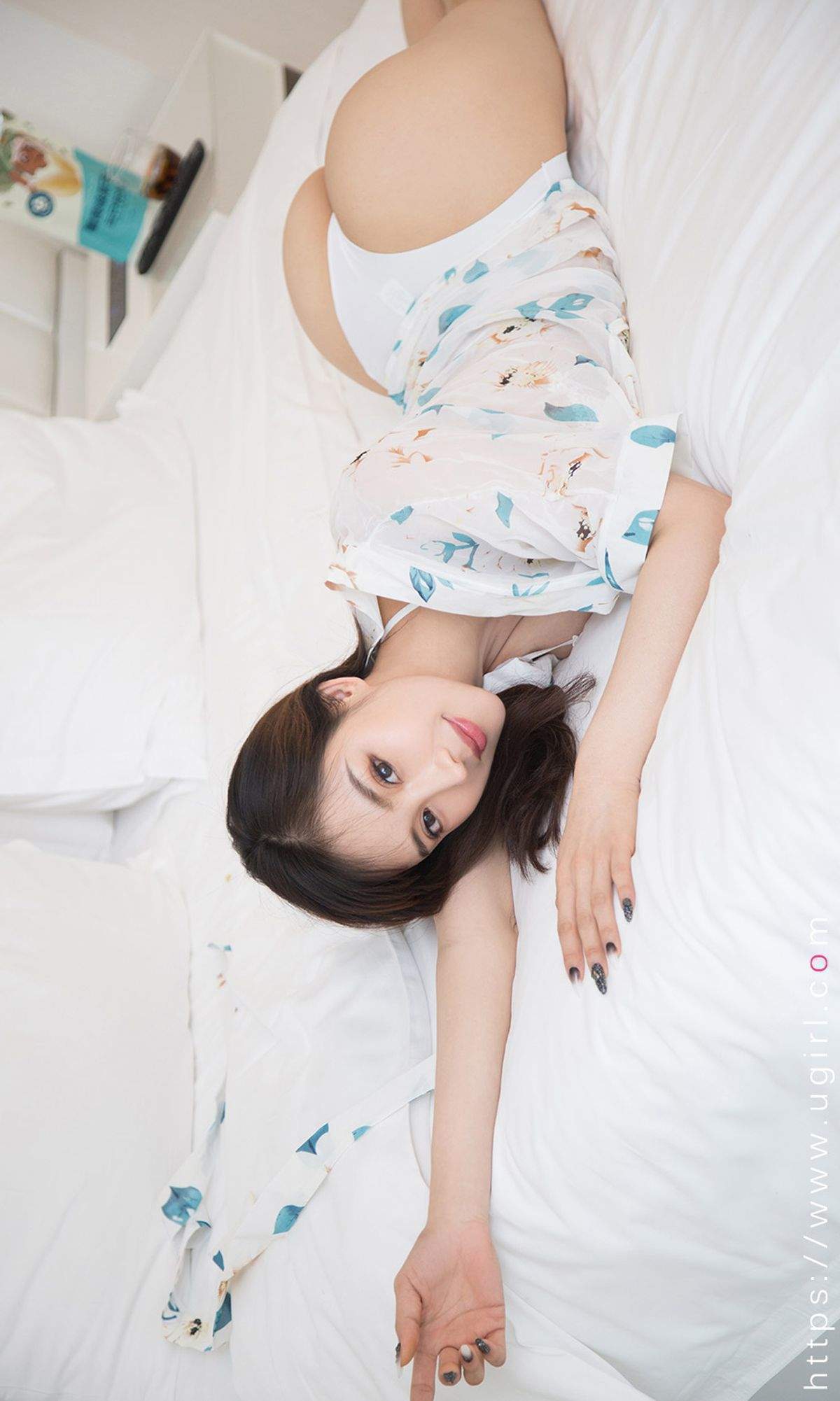 美女叶子图片