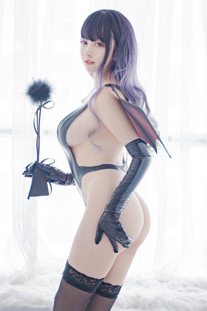 美女小恶魔图片