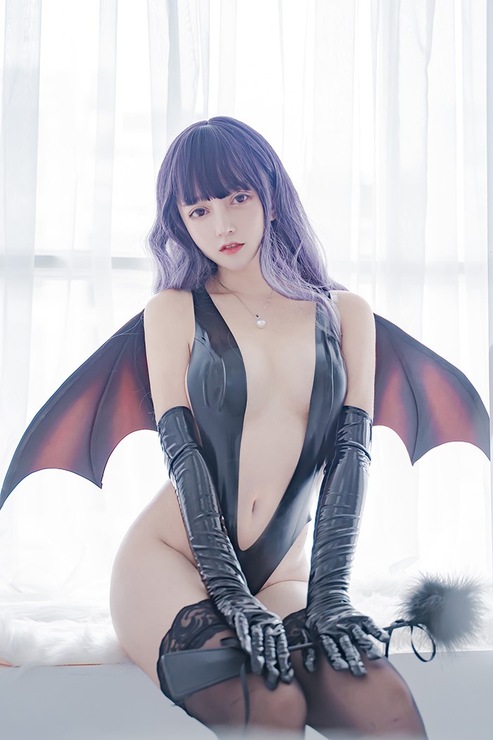 美女小恶魔图片