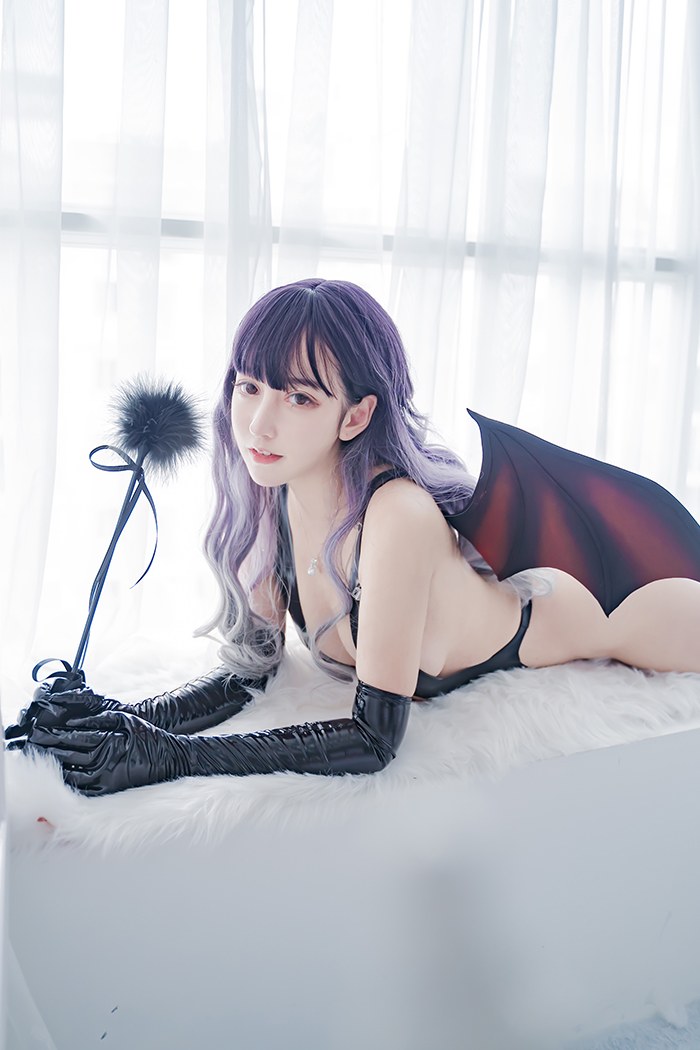 美女小恶魔图片
