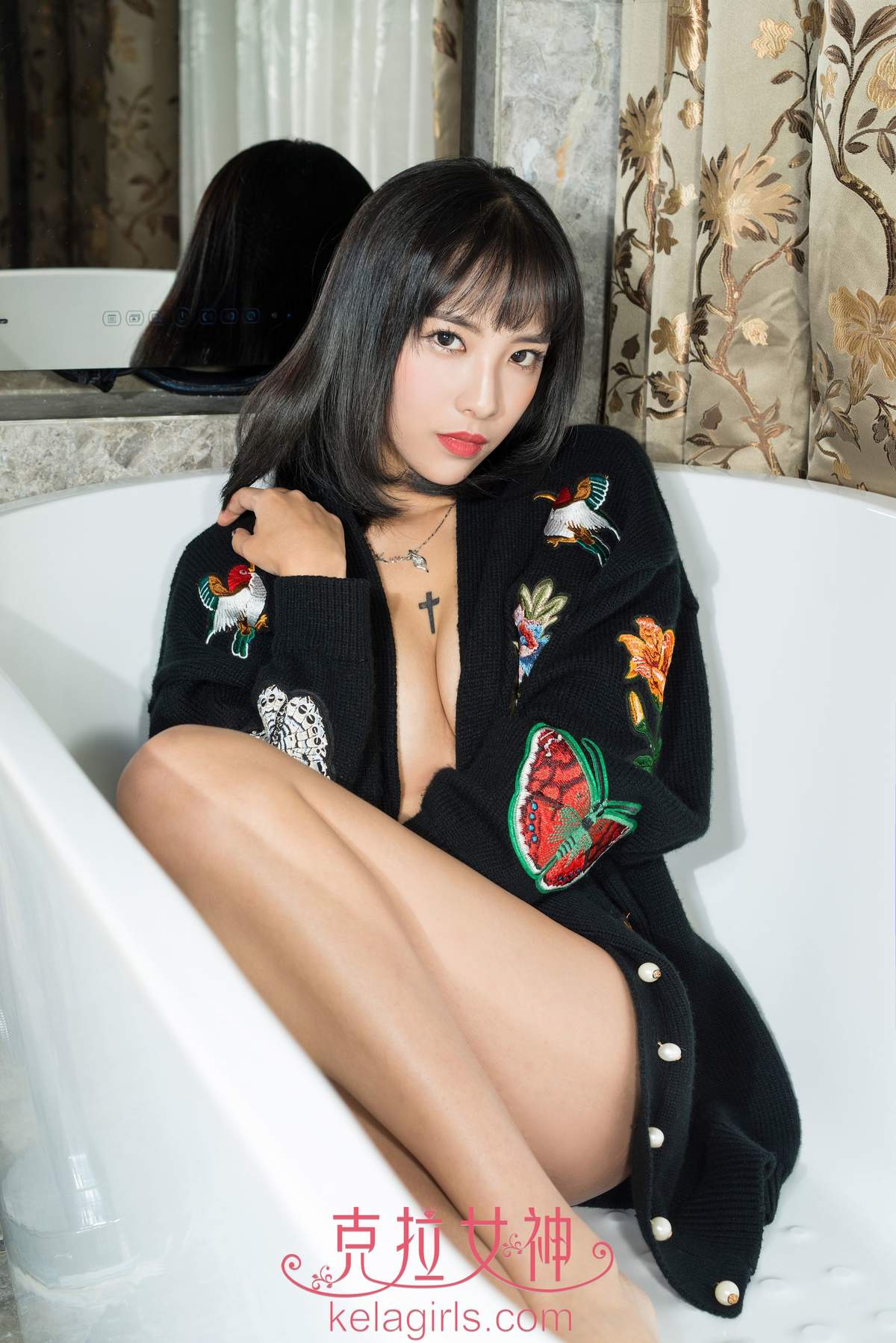 美女凌雪图片