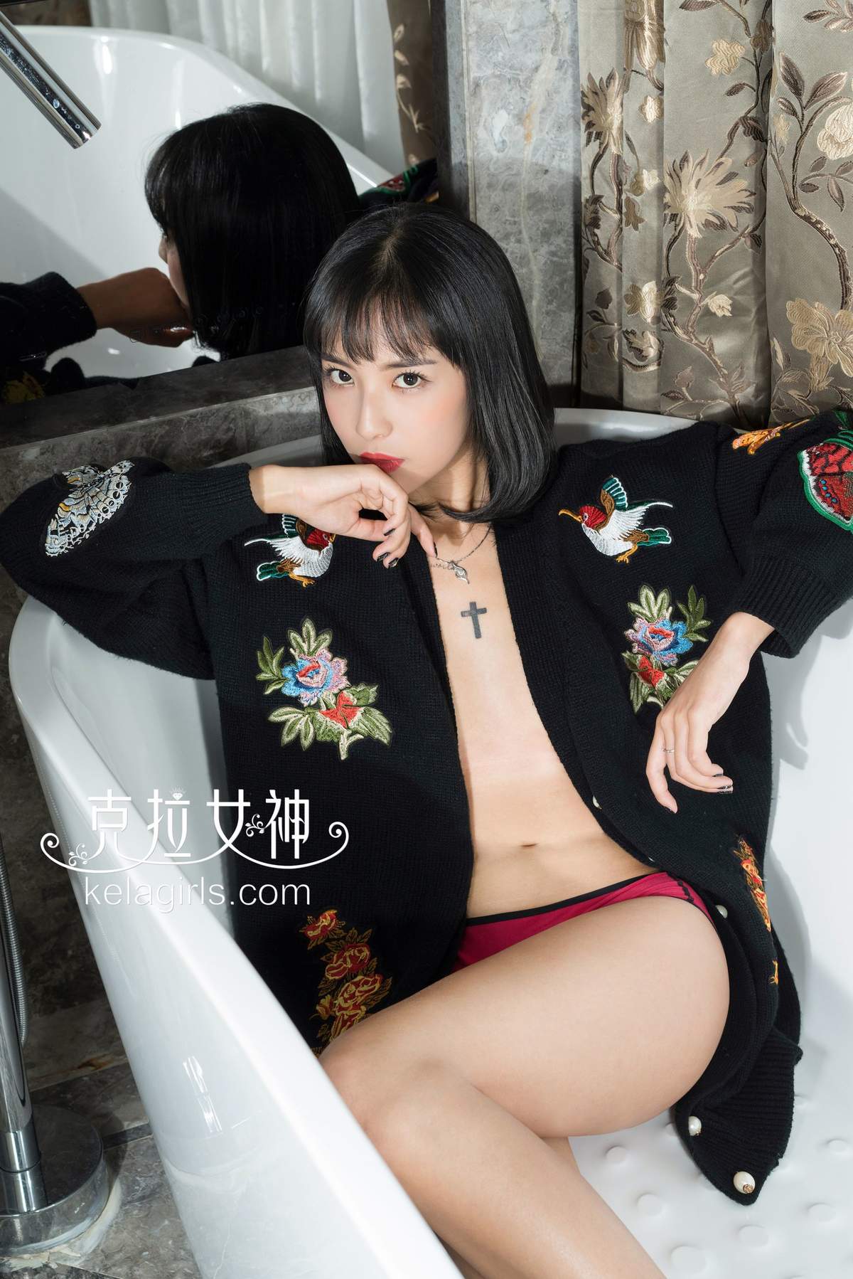 美女凌雪图片