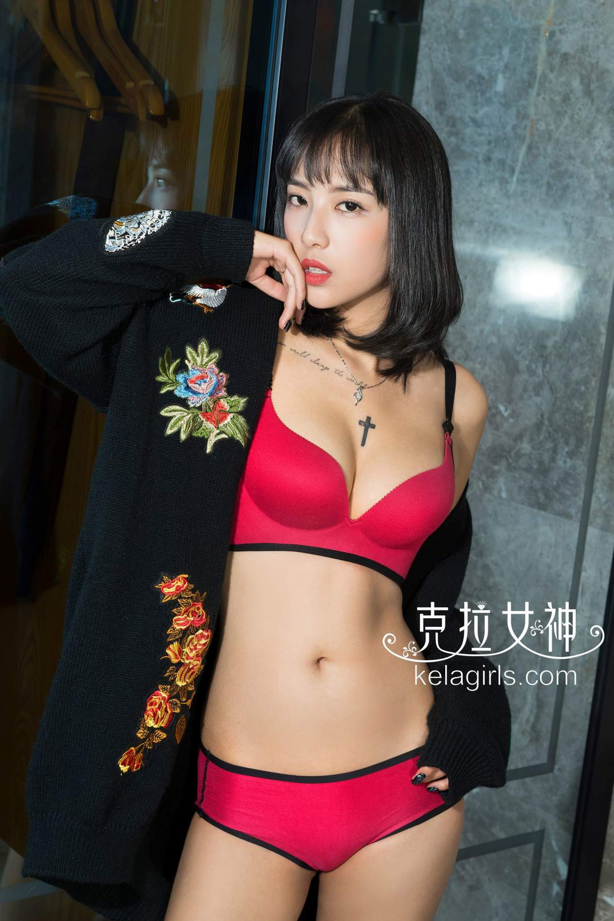 美女凌雪图片
