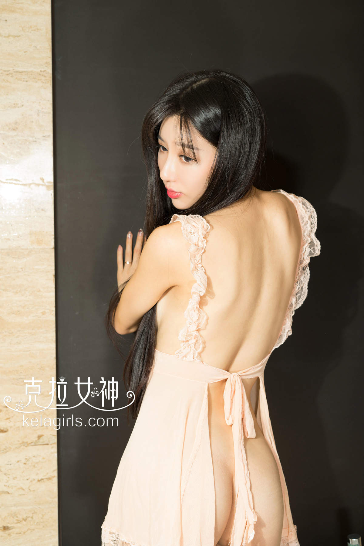 日韩美女之家吴倩倩围裙・春光高清妹子写真集图片