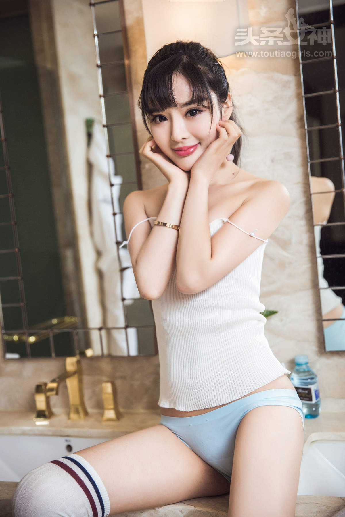 周熙妍图片