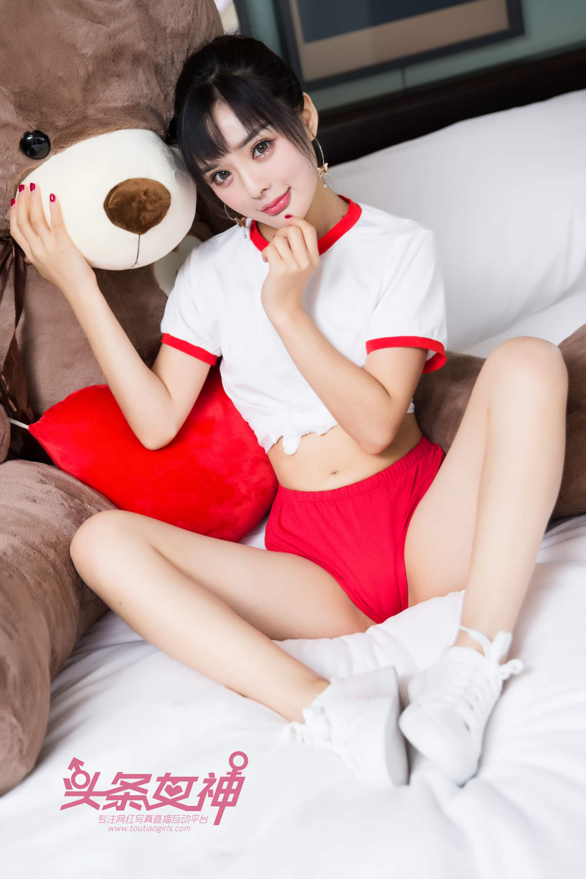 周熙妍图片