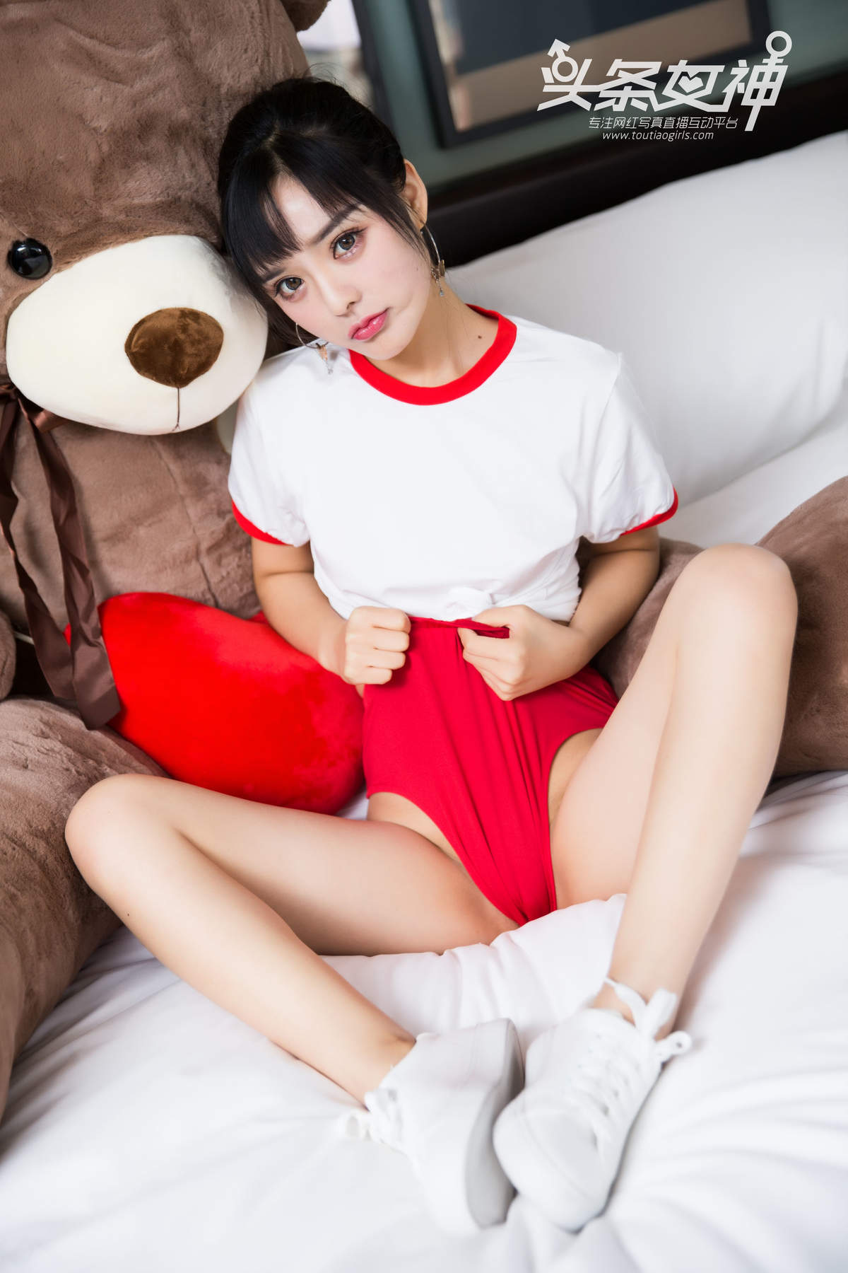 周熙妍图片