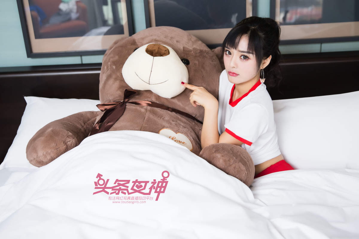 周熙妍图片