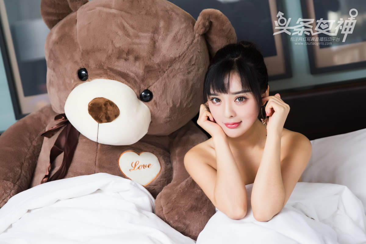 周熙妍图片