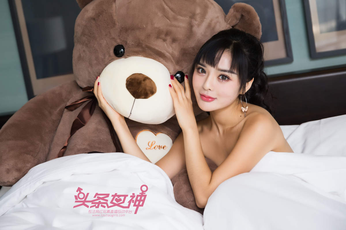 周熙妍图片