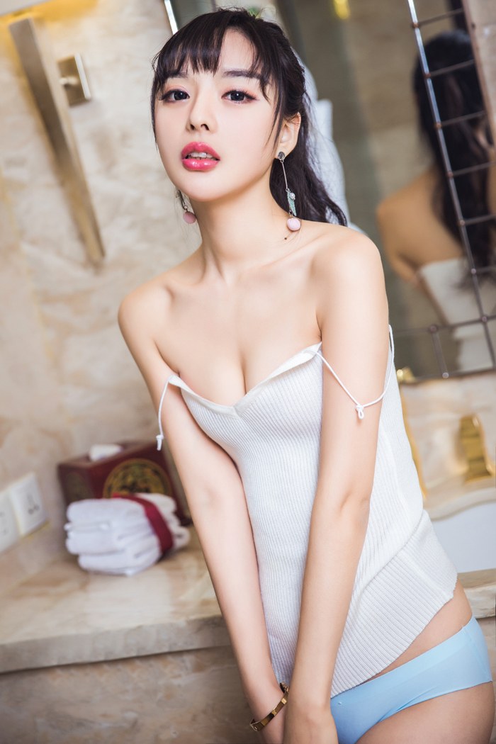 周熙妍图片