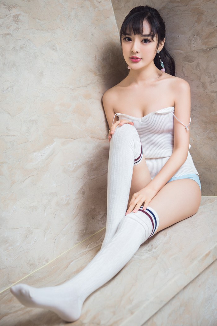 周熙妍图片