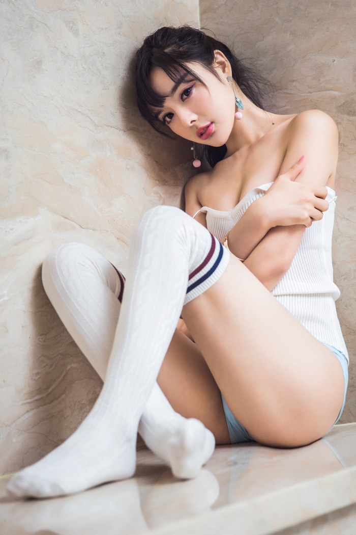 周熙妍图片
