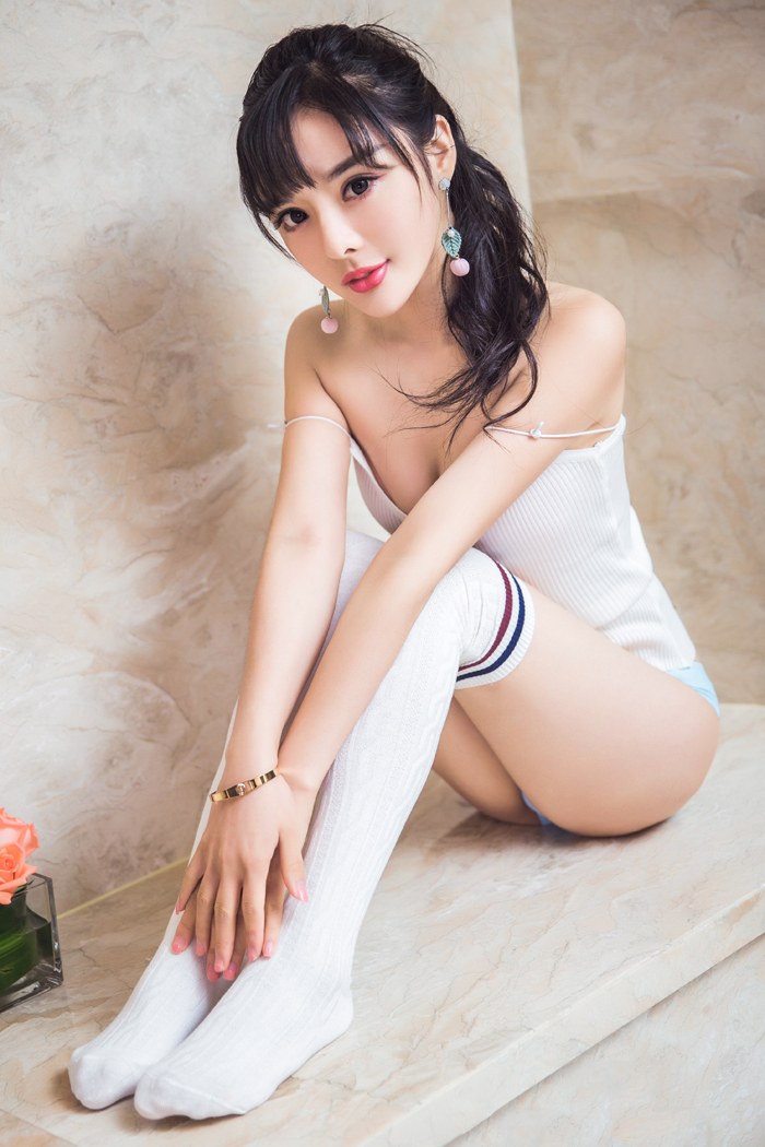 周熙妍图片
