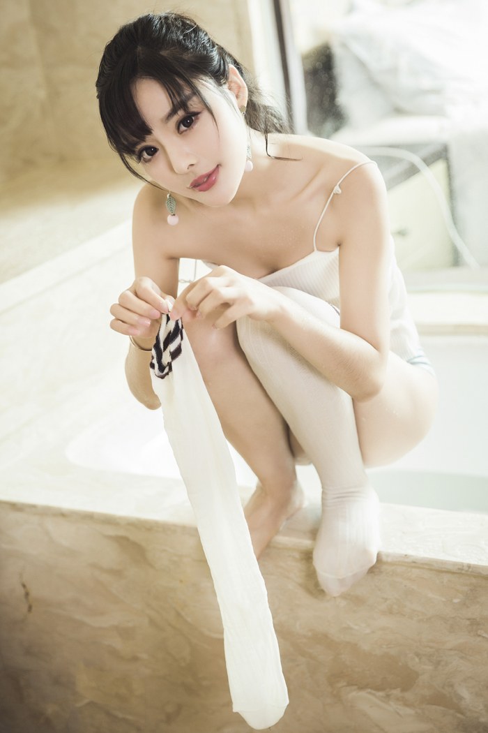 周熙妍图片