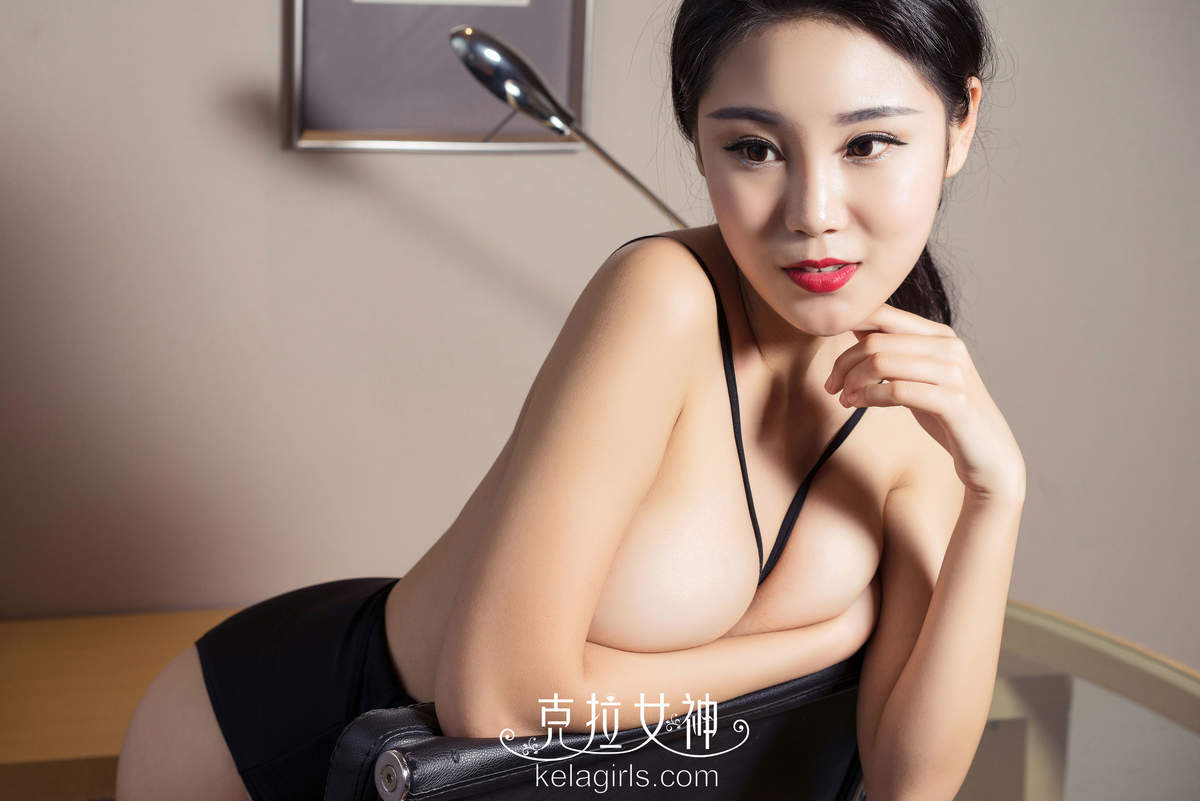美女杨柳图片