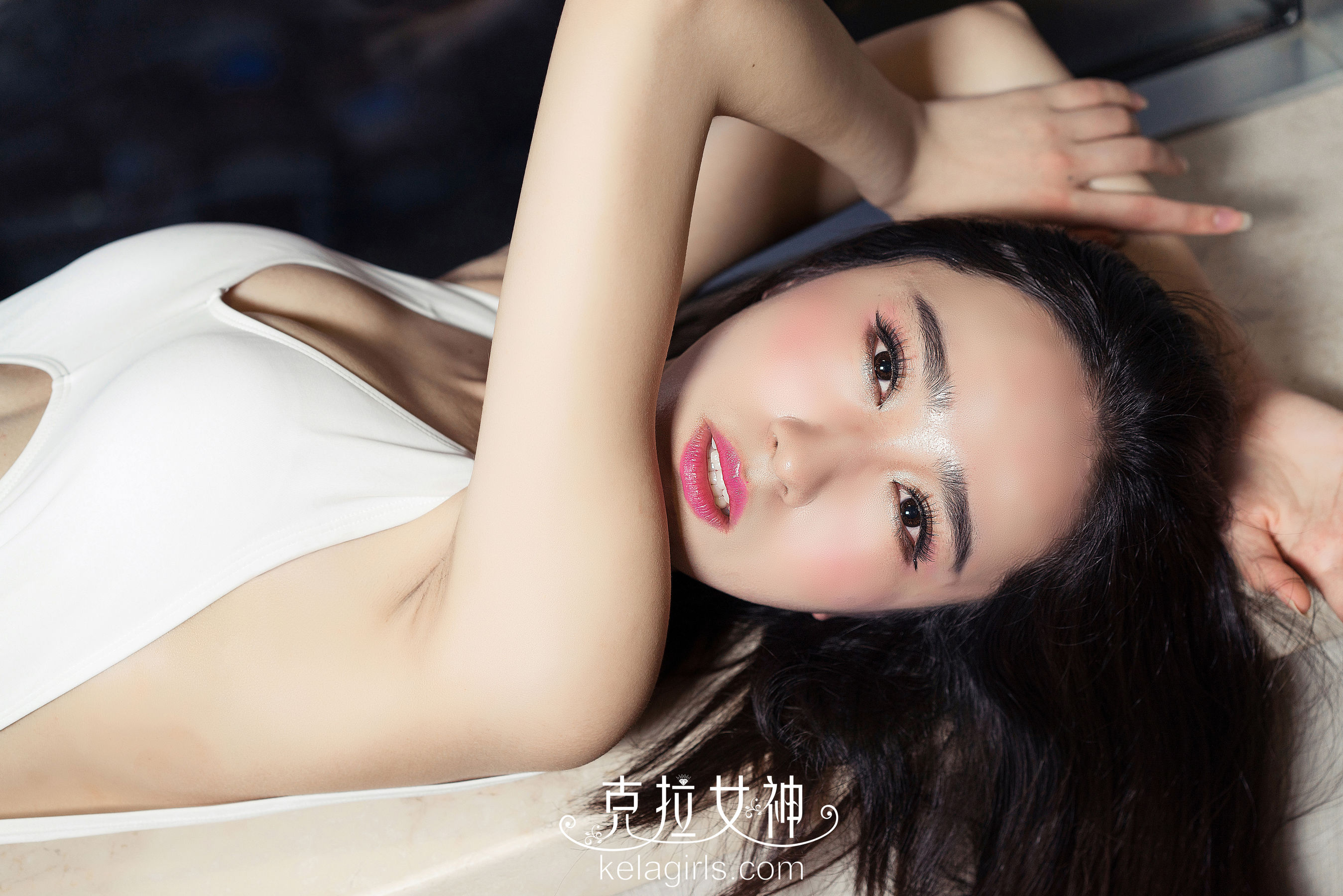 美女彤萱图片