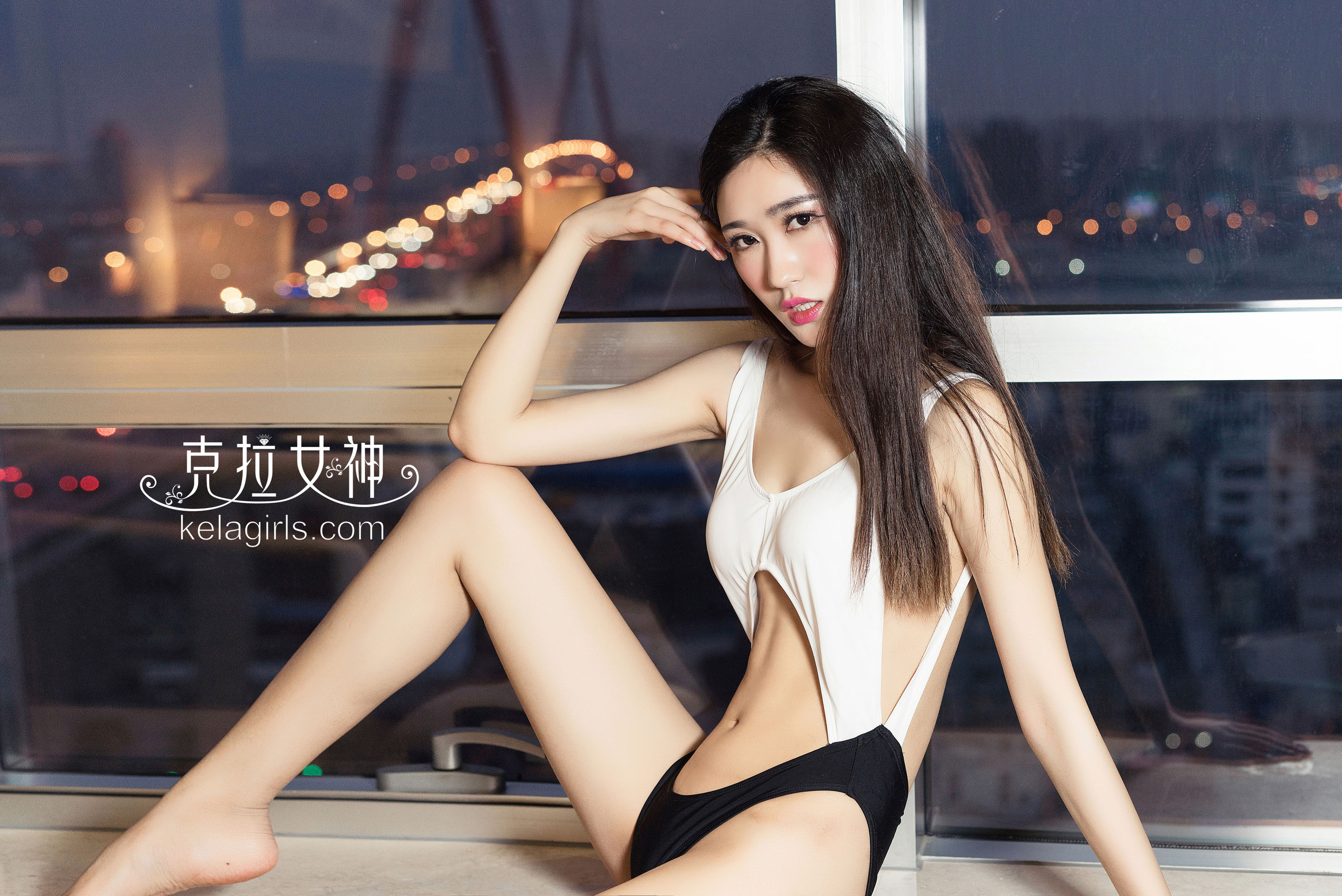 美女彤萱图片