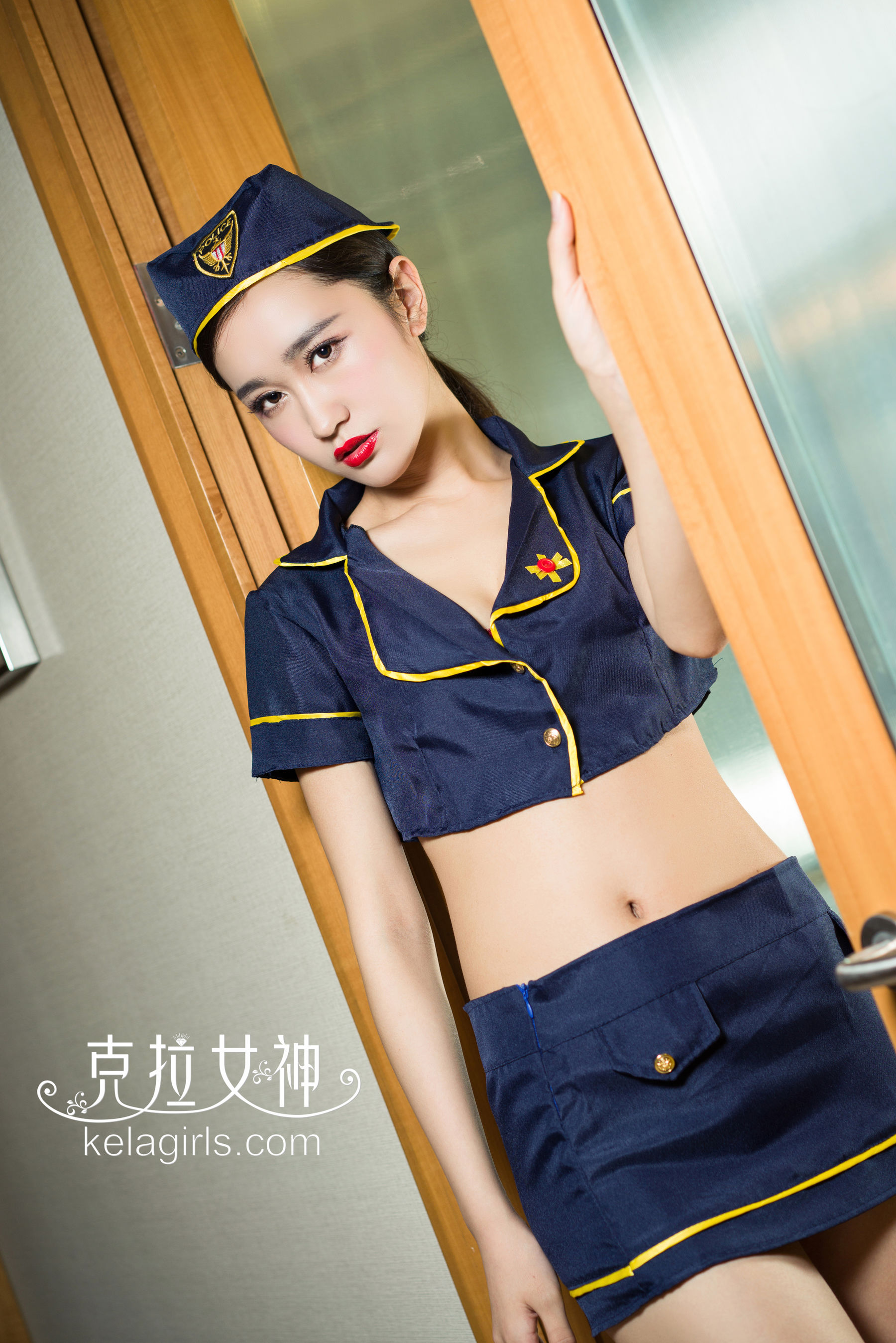 22717美女空姐模特彤萱空中监狱高清mm写真集图片