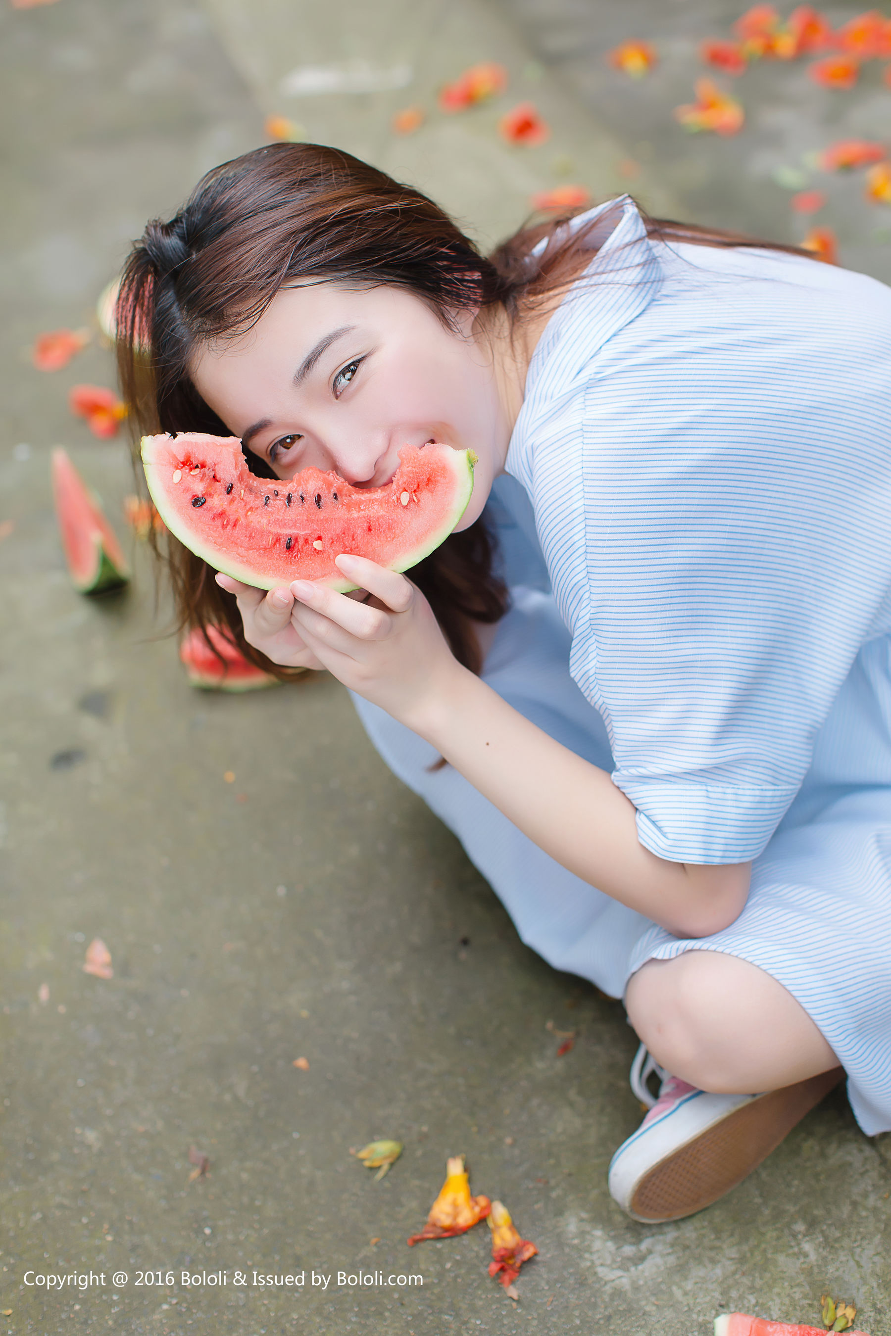 青春美女沈欣雨夏日の西瓜KIM004日本写真集图片
