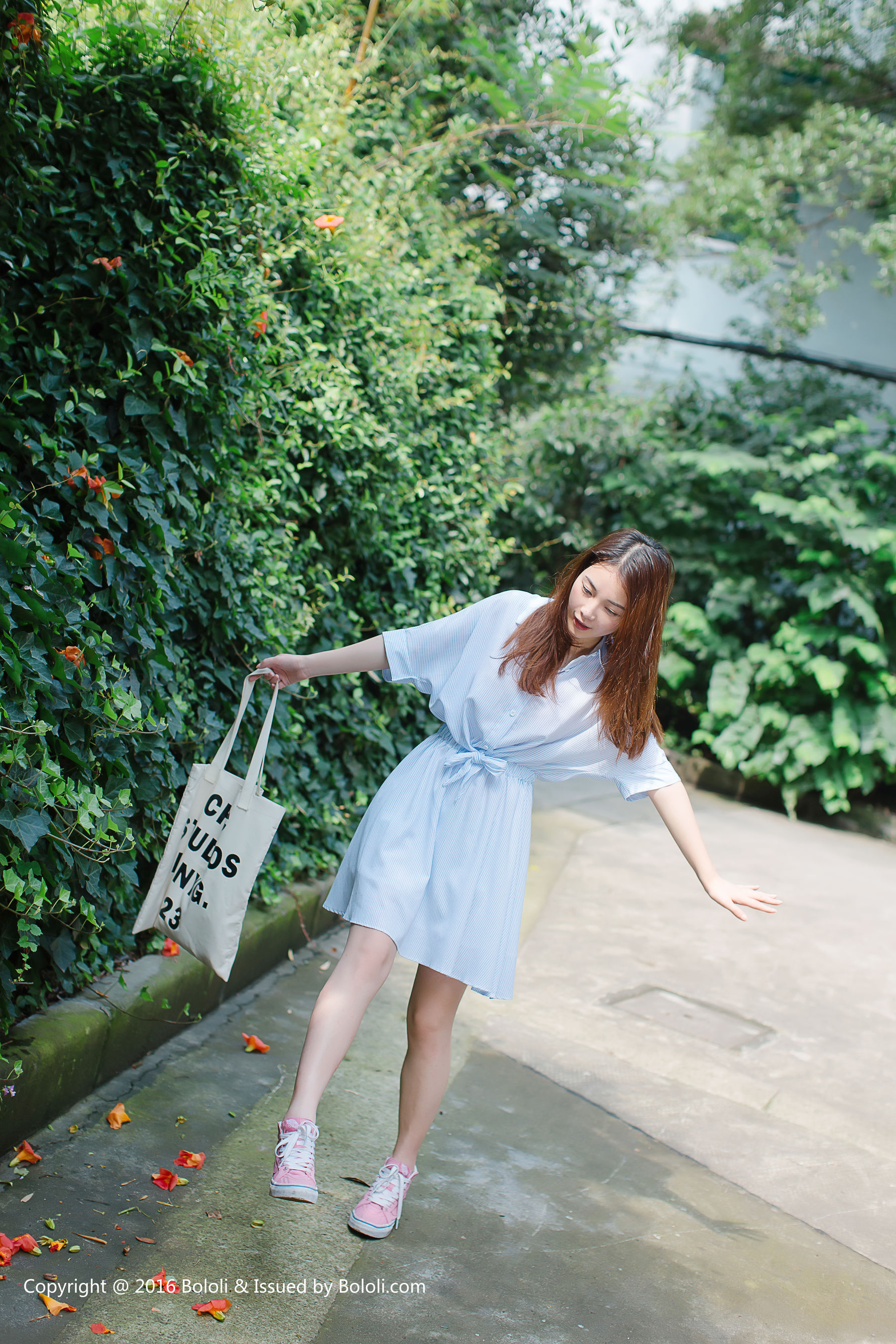 青春美女沈欣雨夏日の西瓜KIM004日本写真集图片