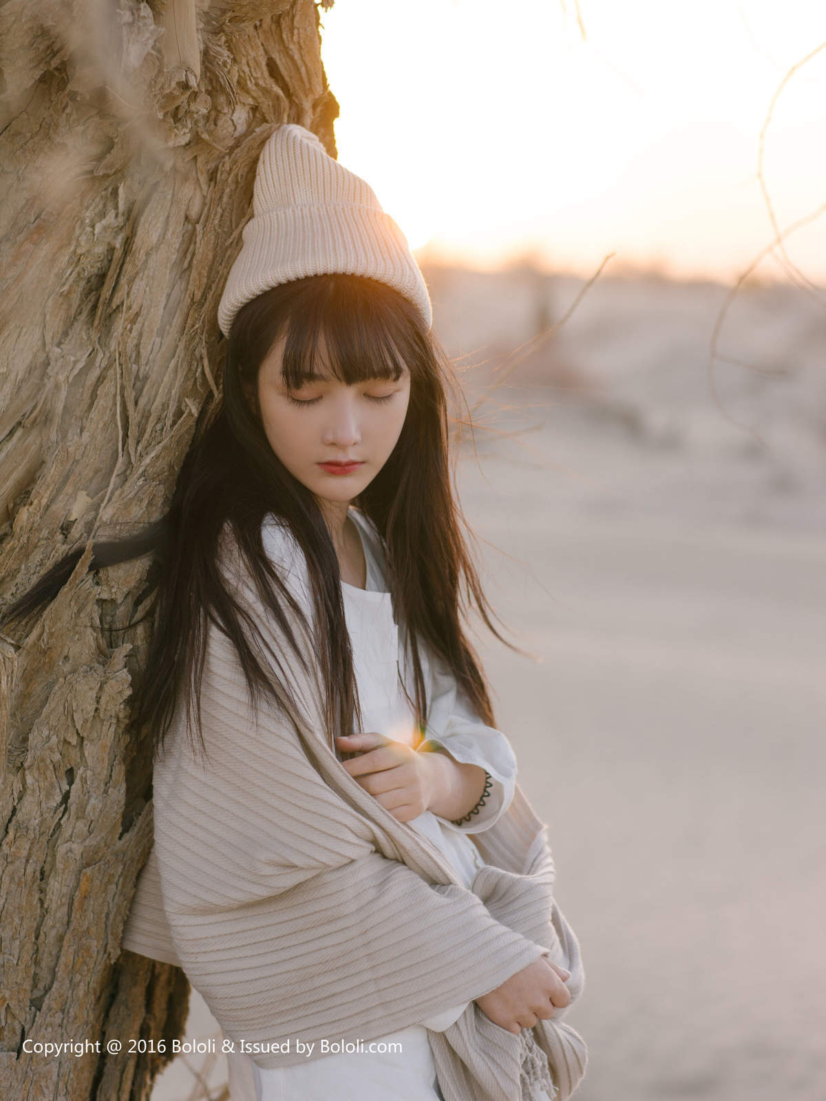 亚洲ROSI美女模特露臀之应沙漠仙女之应―沙漠之旅KIM011写真集图片