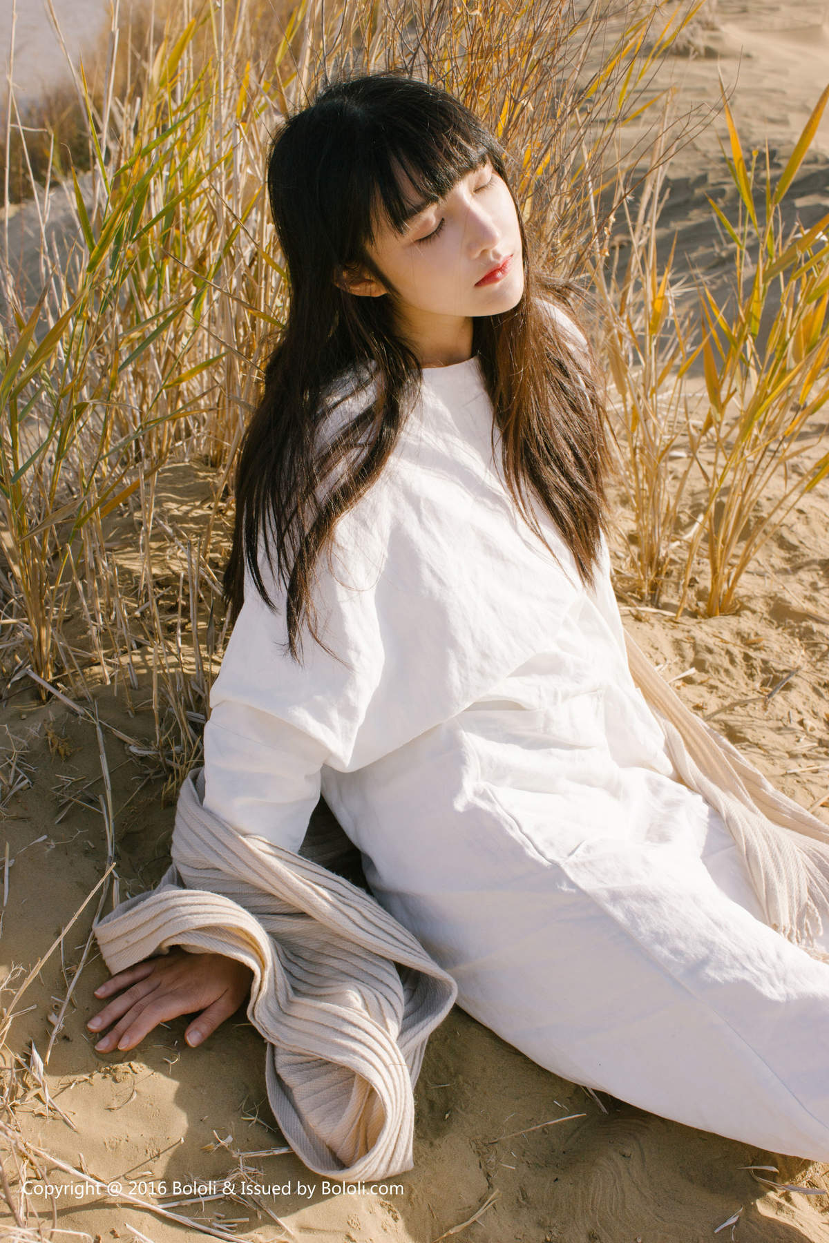 亚洲ROSI美女模特露臀王之应沙漠之应KIM009高清写真集图片