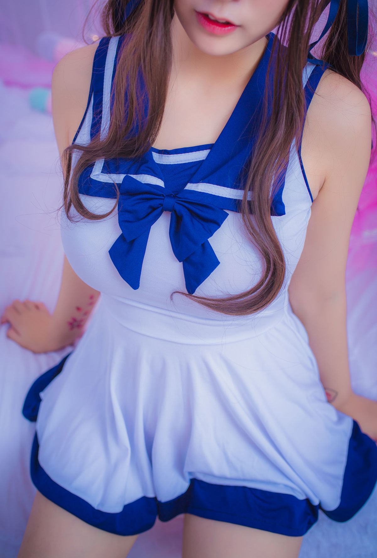 花椒女主播巨乳猫九酱Sakura连衣水手服写真集图片