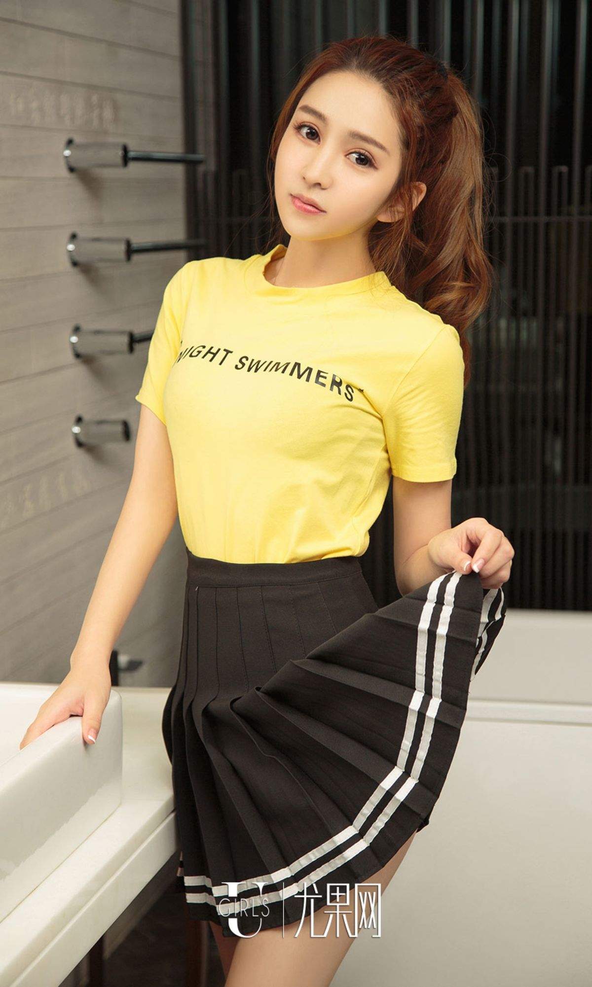 美女艾晴图片