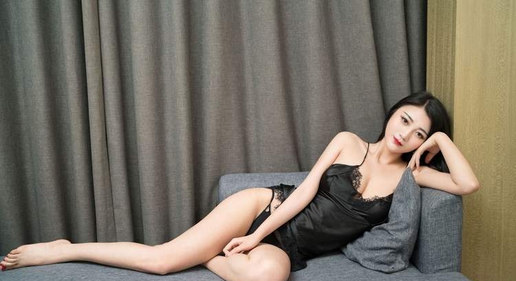 亚洲模特好看的女优热辣嫩模刘懿萱Yoyo丰胸肥臀长腿黑丝美女写真图片
