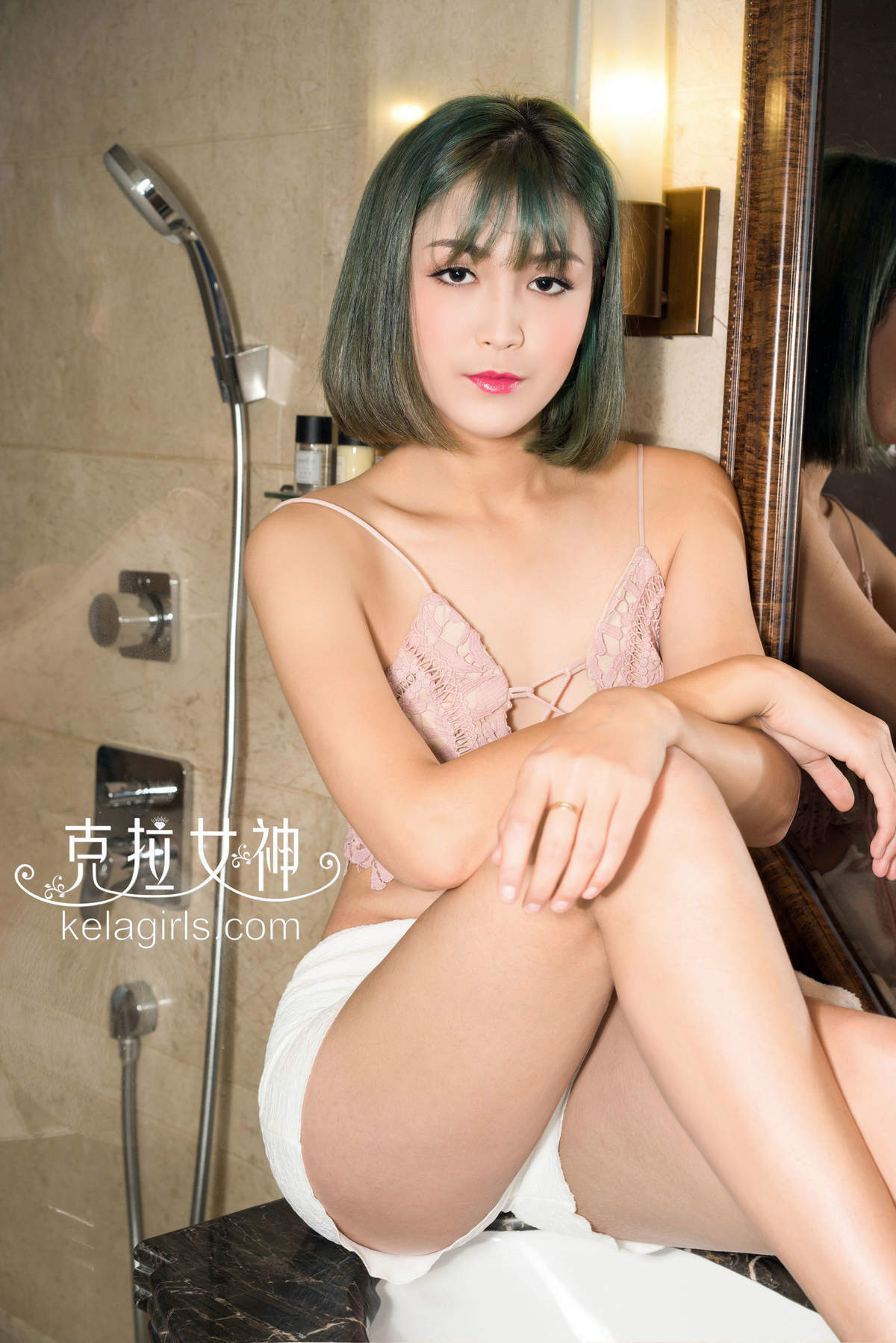 网络美女模特朵哈写真图集图片