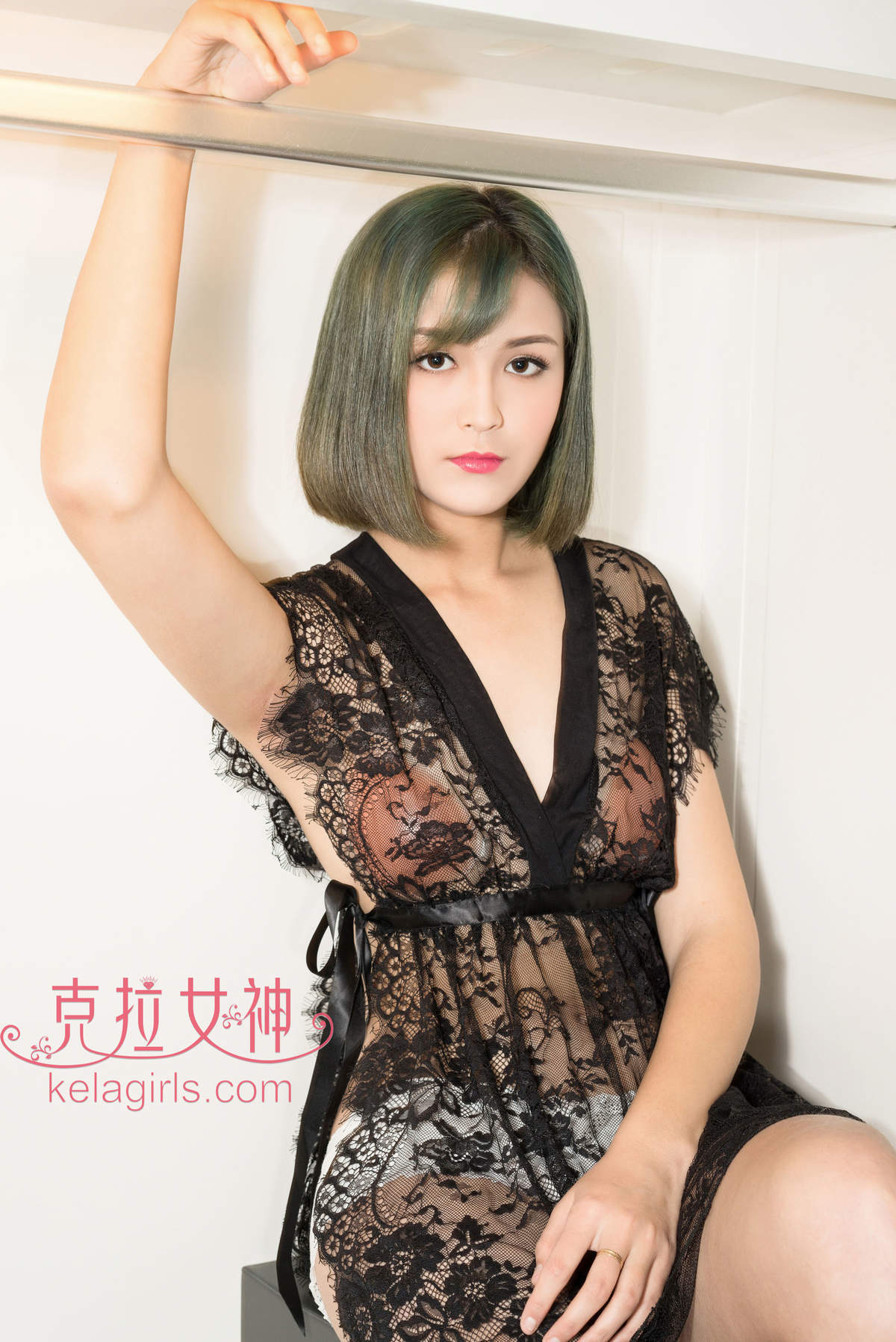 美女朵哈图片