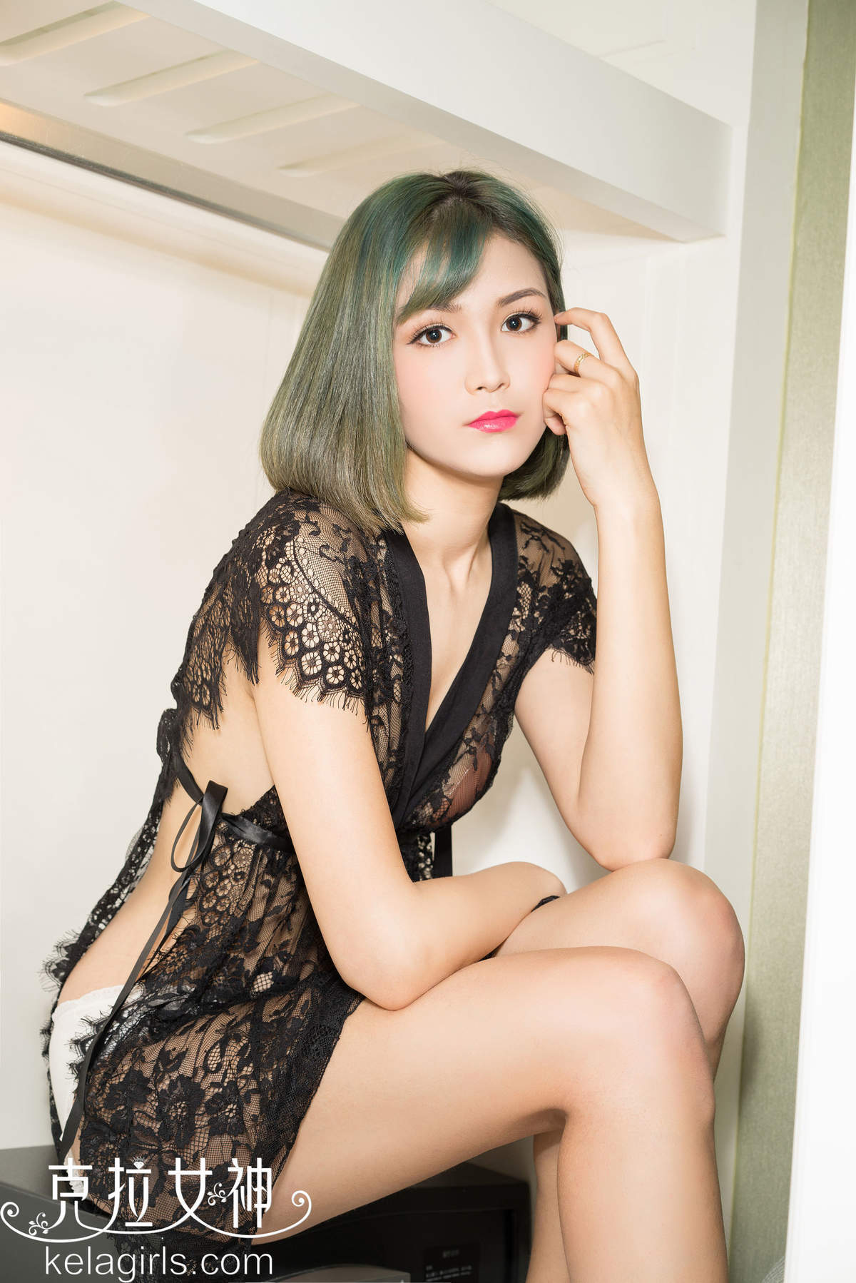 美女朵哈图片