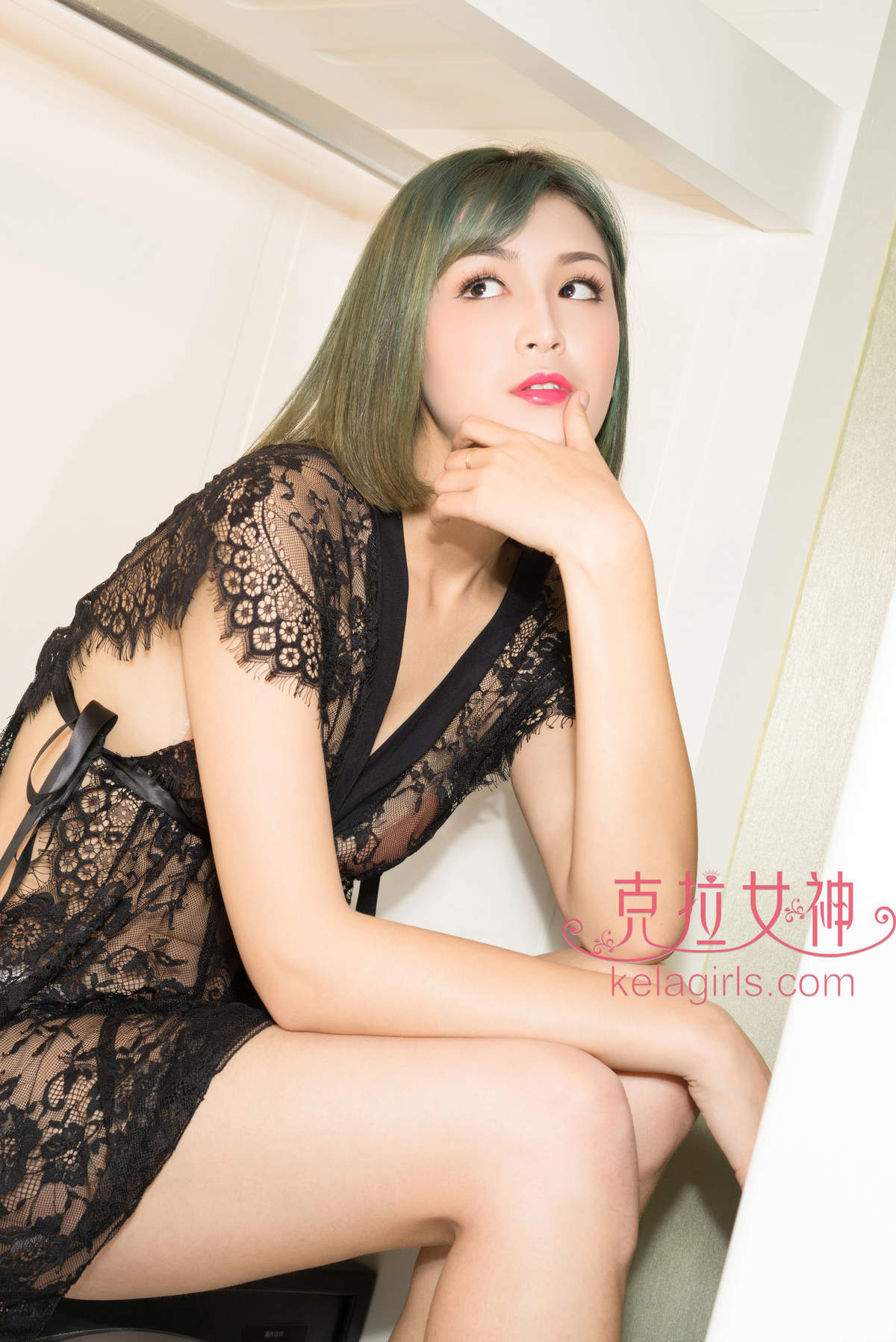 美女朵哈图片