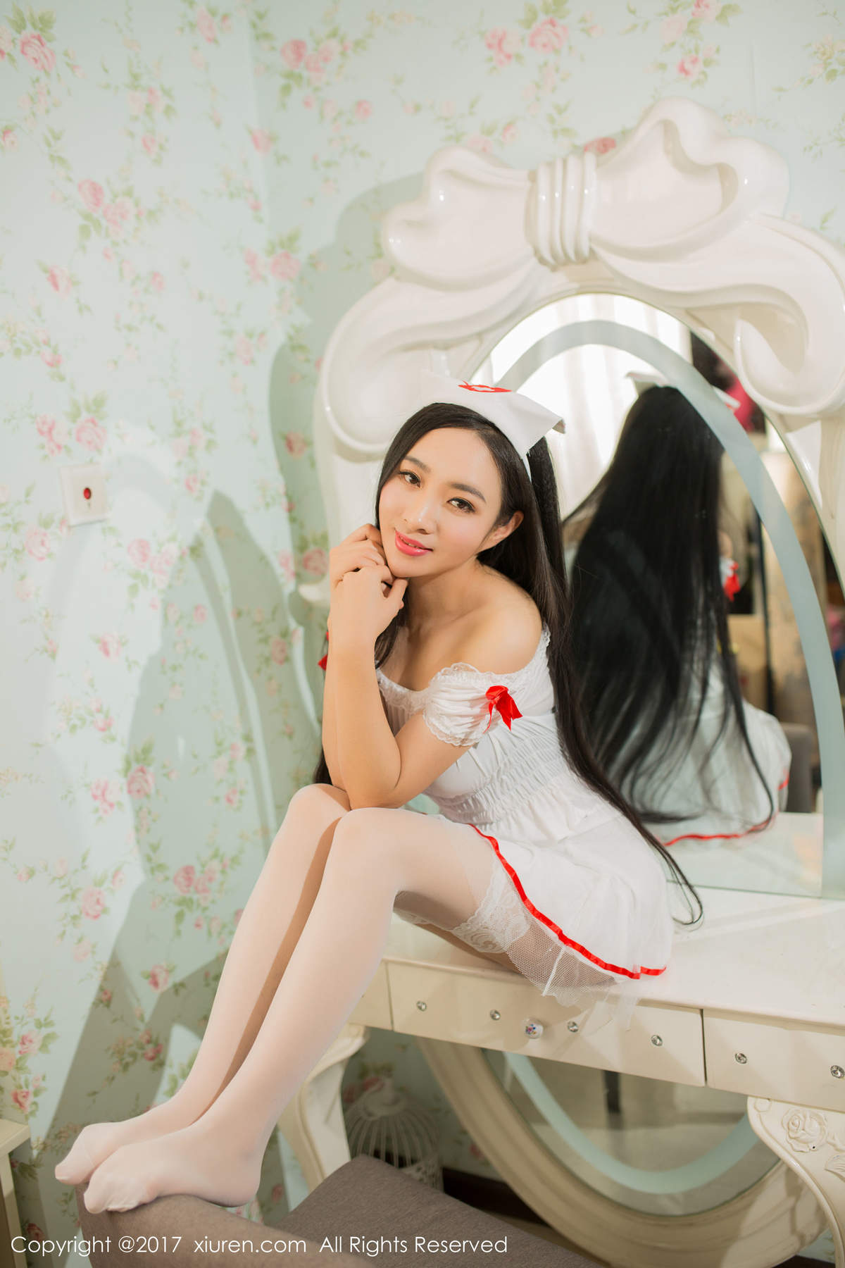 亚洲8090模特艾儿521黑丝兔女郎性感护士制服高清妹子写真集图片