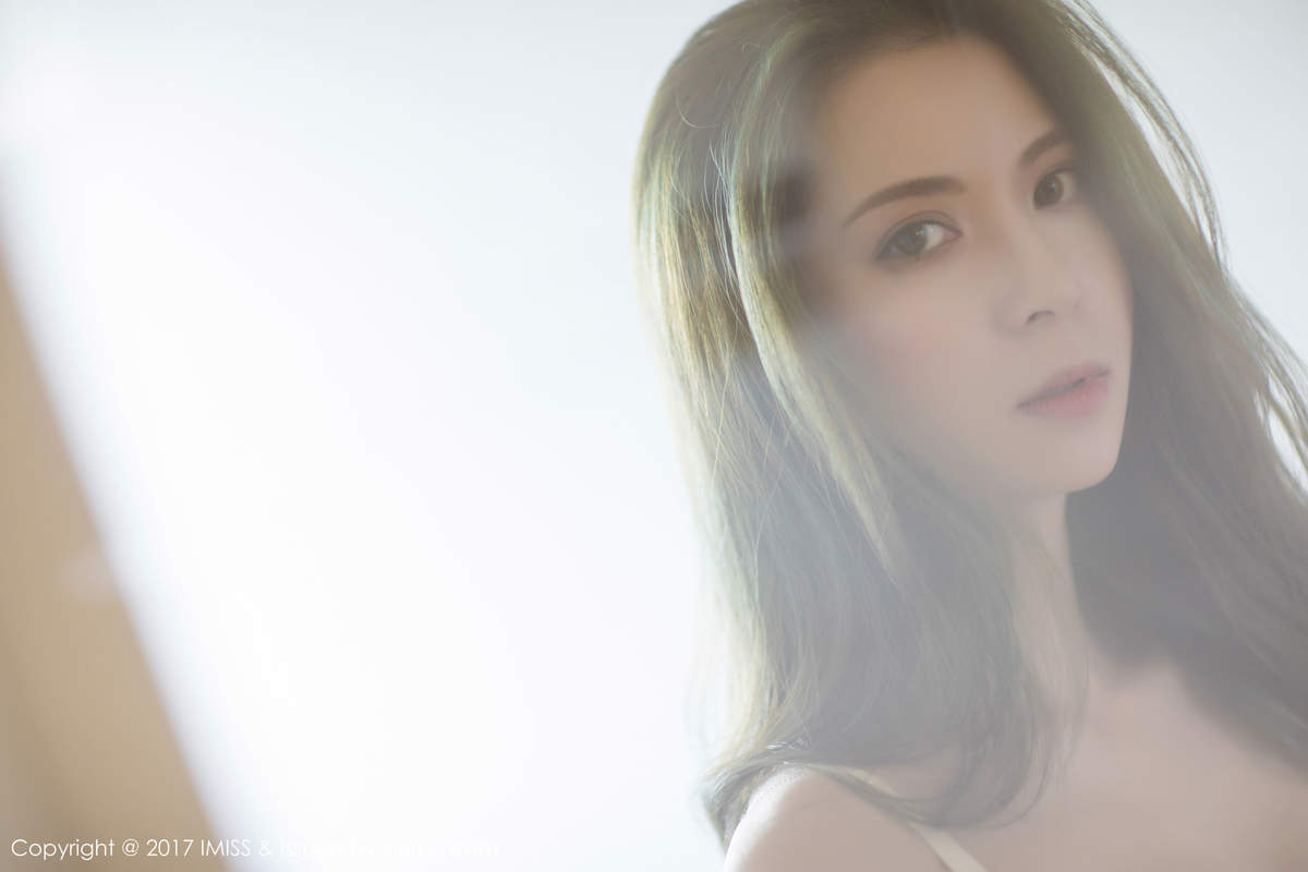 亚洲美女陈良玲Carry气质女神的黑丝美腿高清模特写真集图片