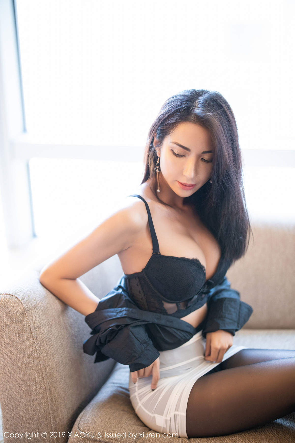 亚洲美女陈良玲Carry气质女神的黑丝美腿高清模特写真集图片