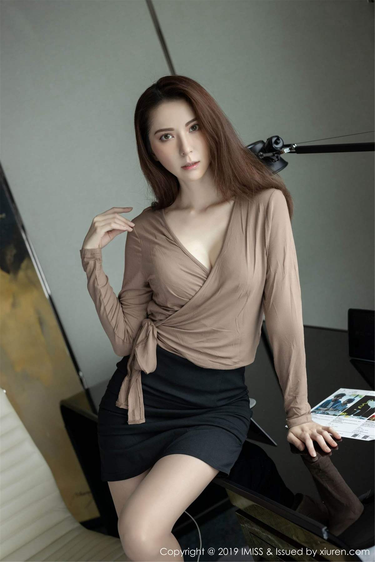 亚洲美女陈良玲Carry气质女神的黑丝美腿高清模特写真集图片