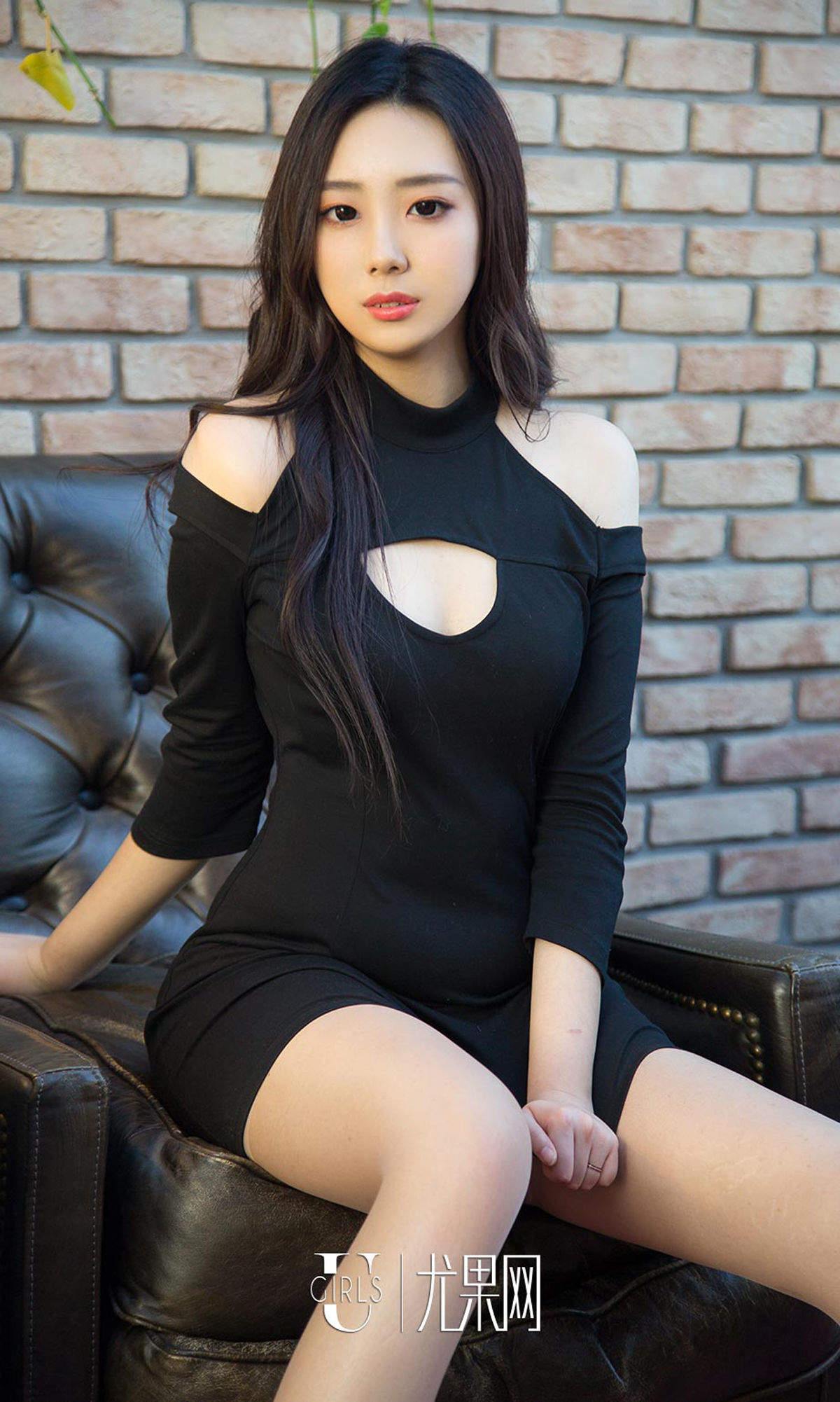 韩国火辣美女模特丰韵美少妇夏梓诺低胸爆乳后翘臀展b美女写真图片