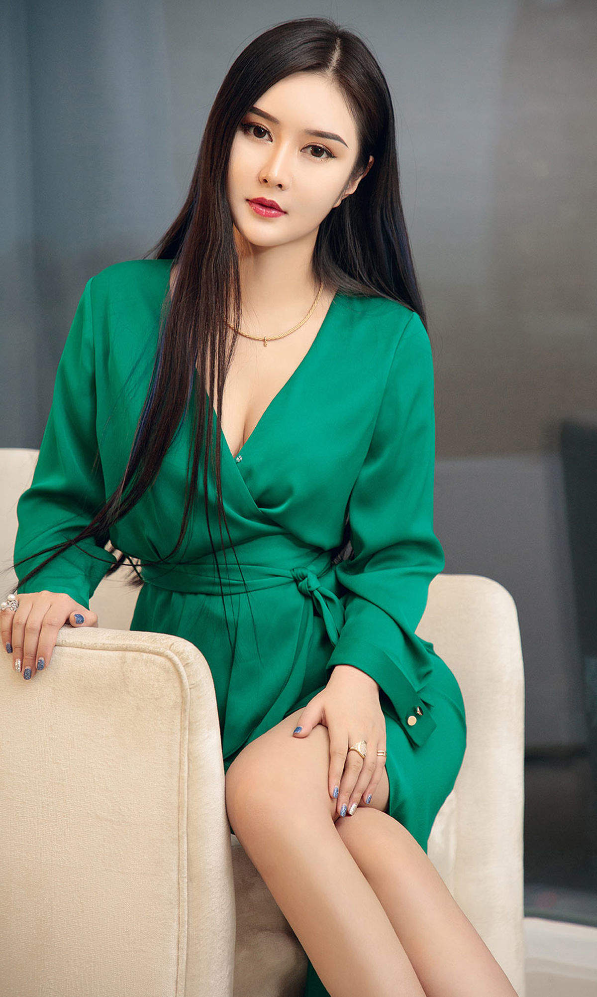 极品勾魂尤物齐逼嫩苞米卡优雅的风高清美女写真集图片