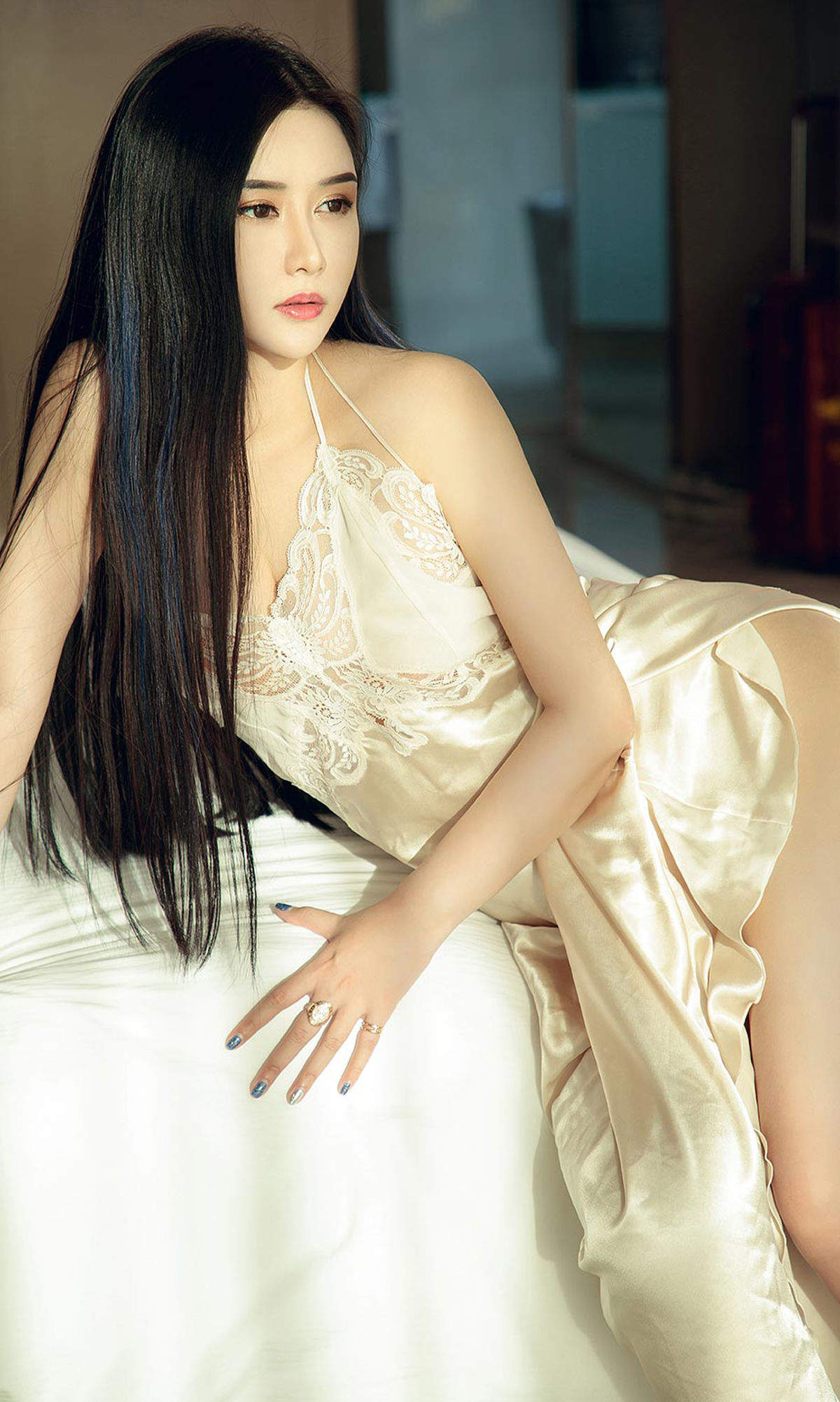 极品勾魂尤物齐逼嫩苞米卡优雅的风高清美女写真集图片