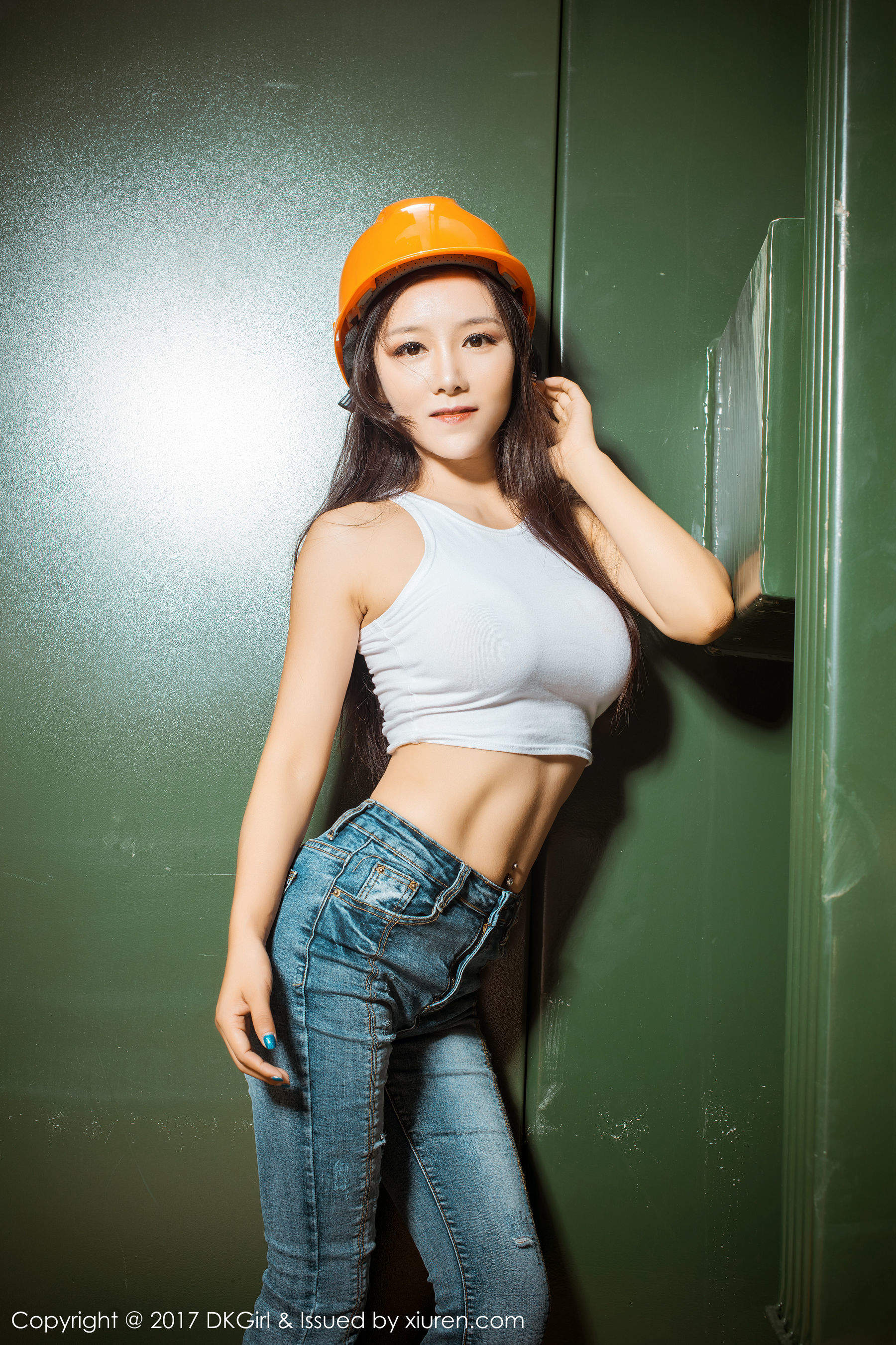 亚洲中年美女媛美人工装出动性感狂野高清妹子写真集图片