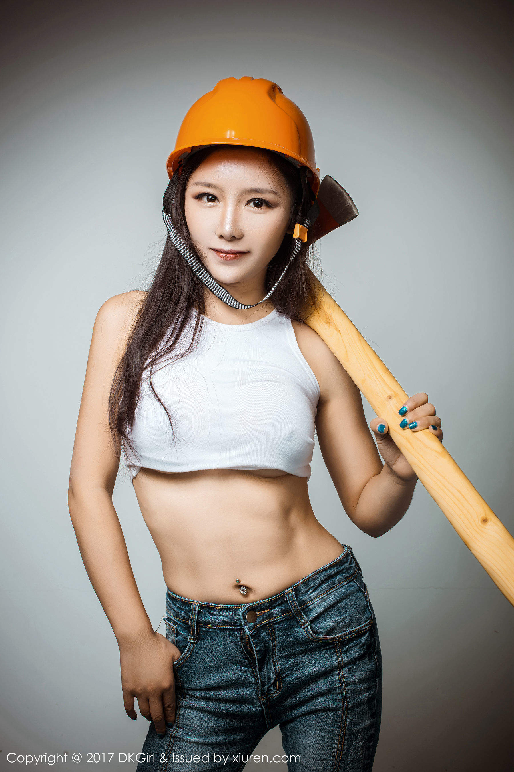 亚洲中年美女媛美人工装出动性感狂野高清妹子写真集图片