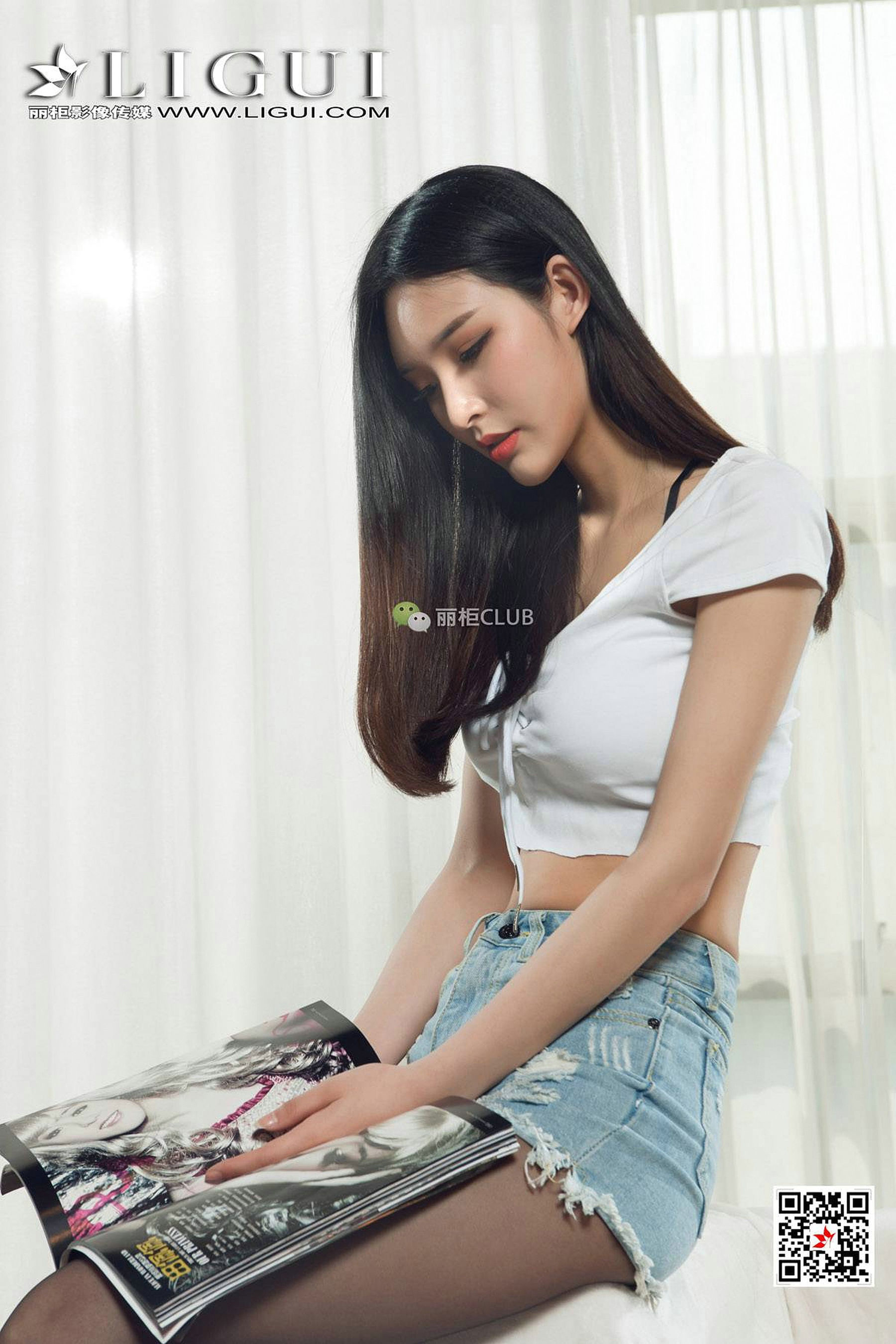 漂亮美女丽柜腿模雪糕筱筱户外丝足美腿丝足写真集图片