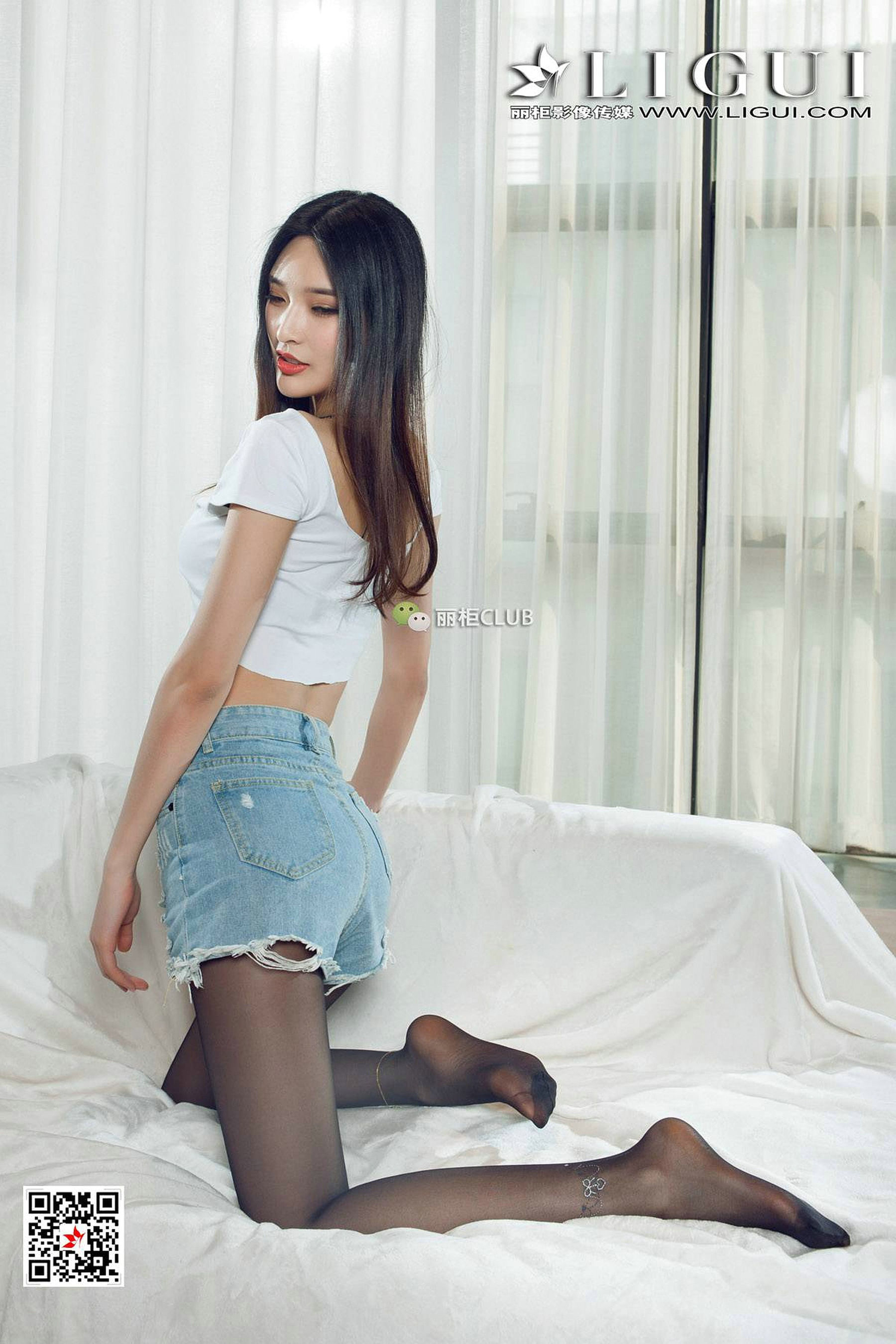 漂亮美女丽柜腿模雪糕筱筱户外丝足美腿丝足写真集图片