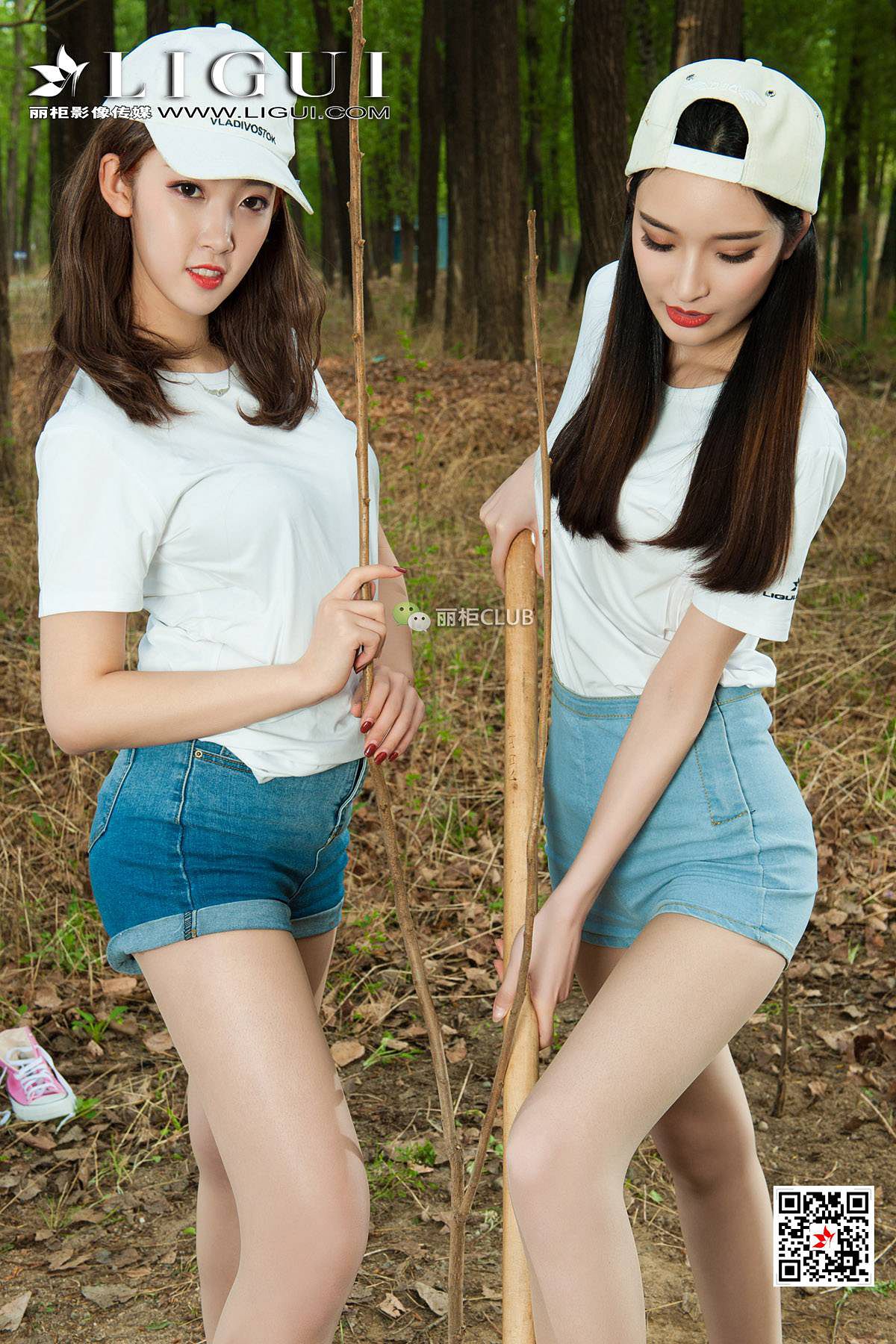 漂亮美女丽柜腿模雪糕筱筱户外丝足美腿丝足写真集图片