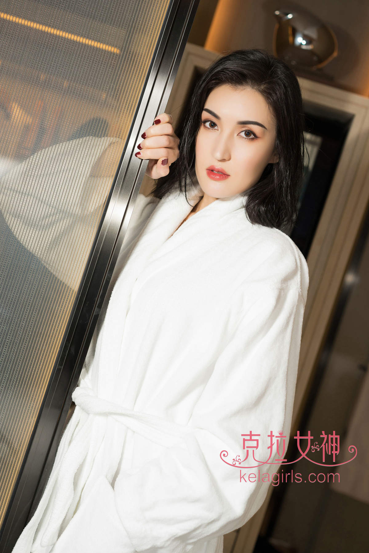 美女瑞莎图片