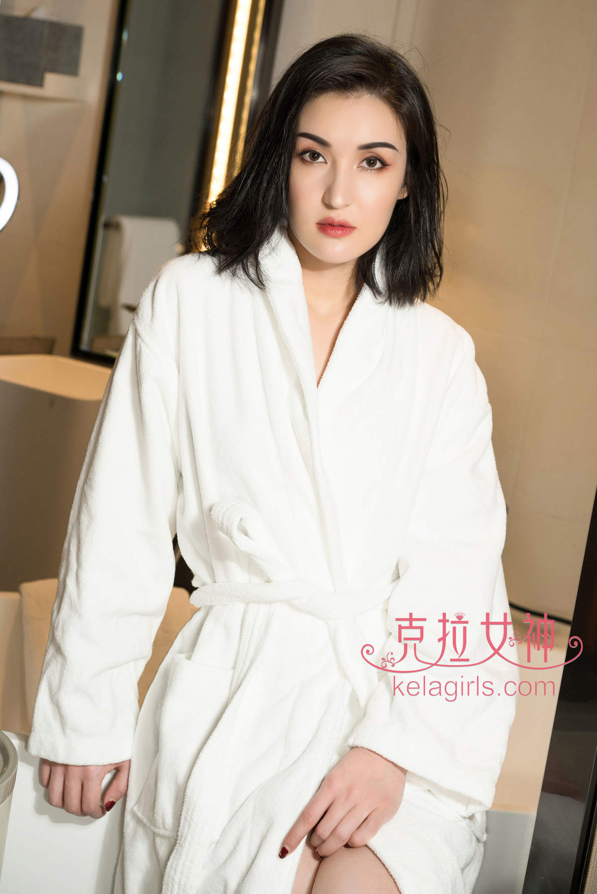 美女瑞莎图片
